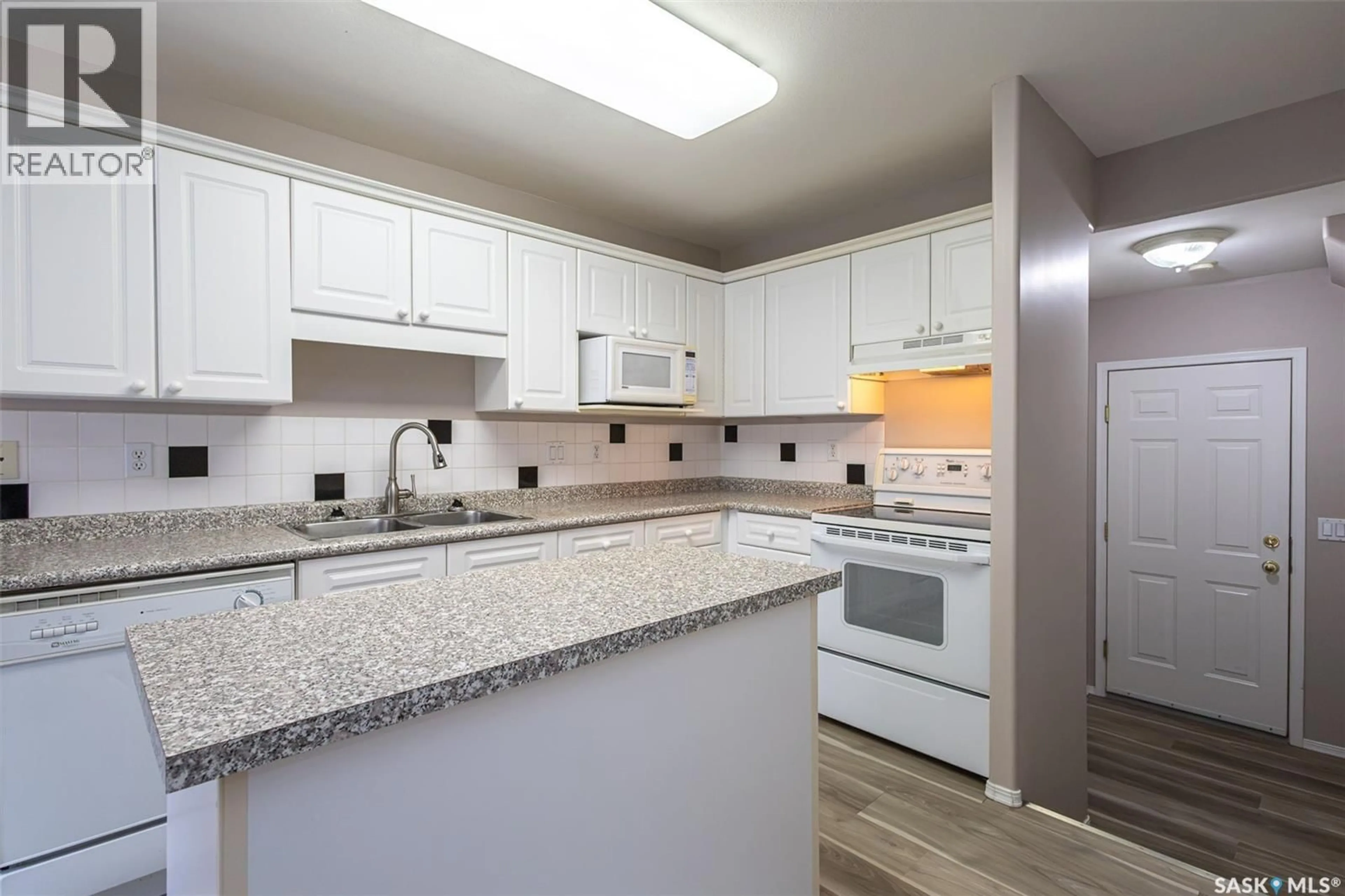 Standard kitchen, unknown for 515 - 149 KENDERDINE ROAD, Saskatoon Saskatchewan S7N4S6
