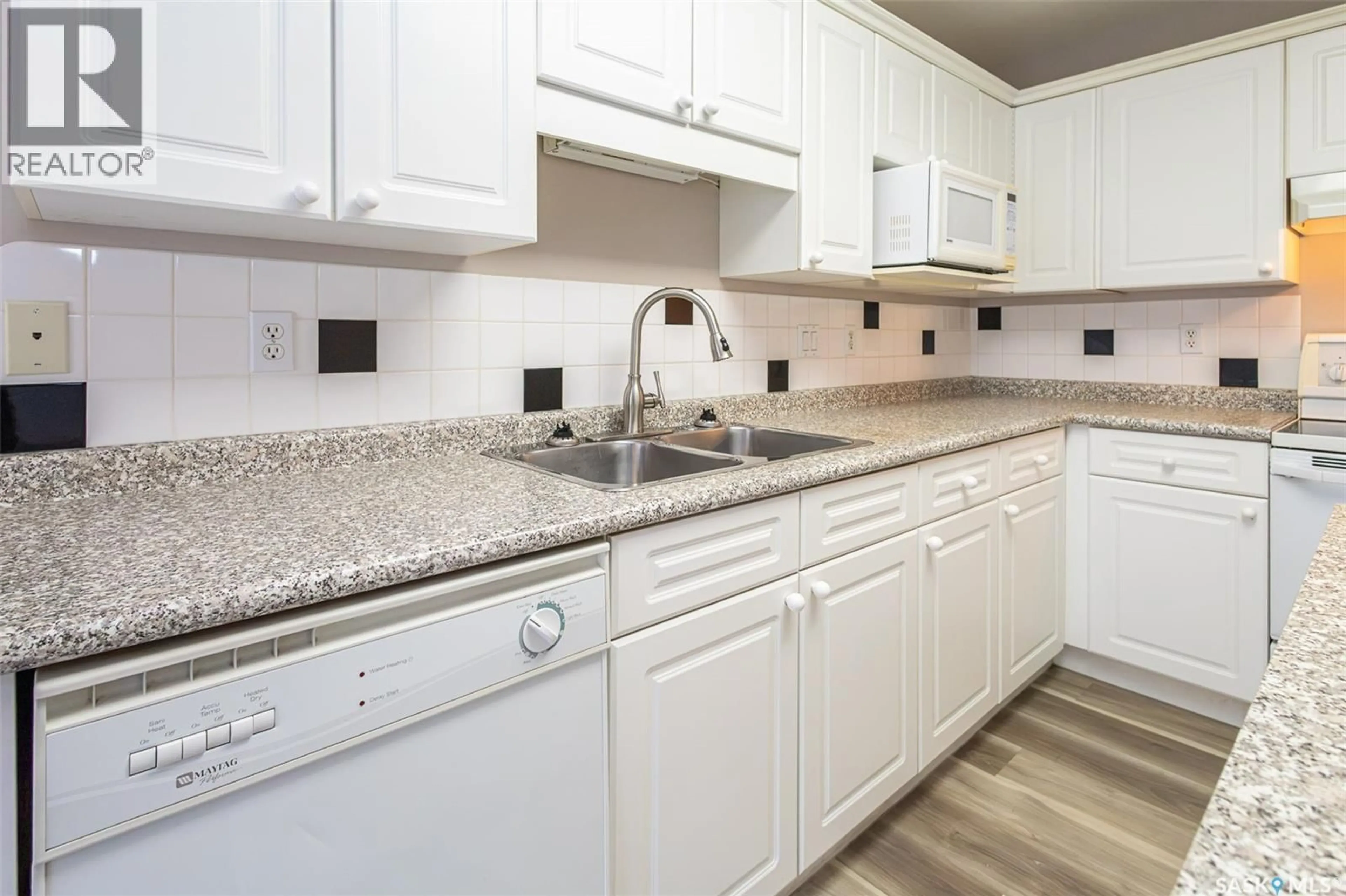 Standard kitchen, ceramic/tile floor for 515 - 149 KENDERDINE ROAD, Saskatoon Saskatchewan S7N4S6