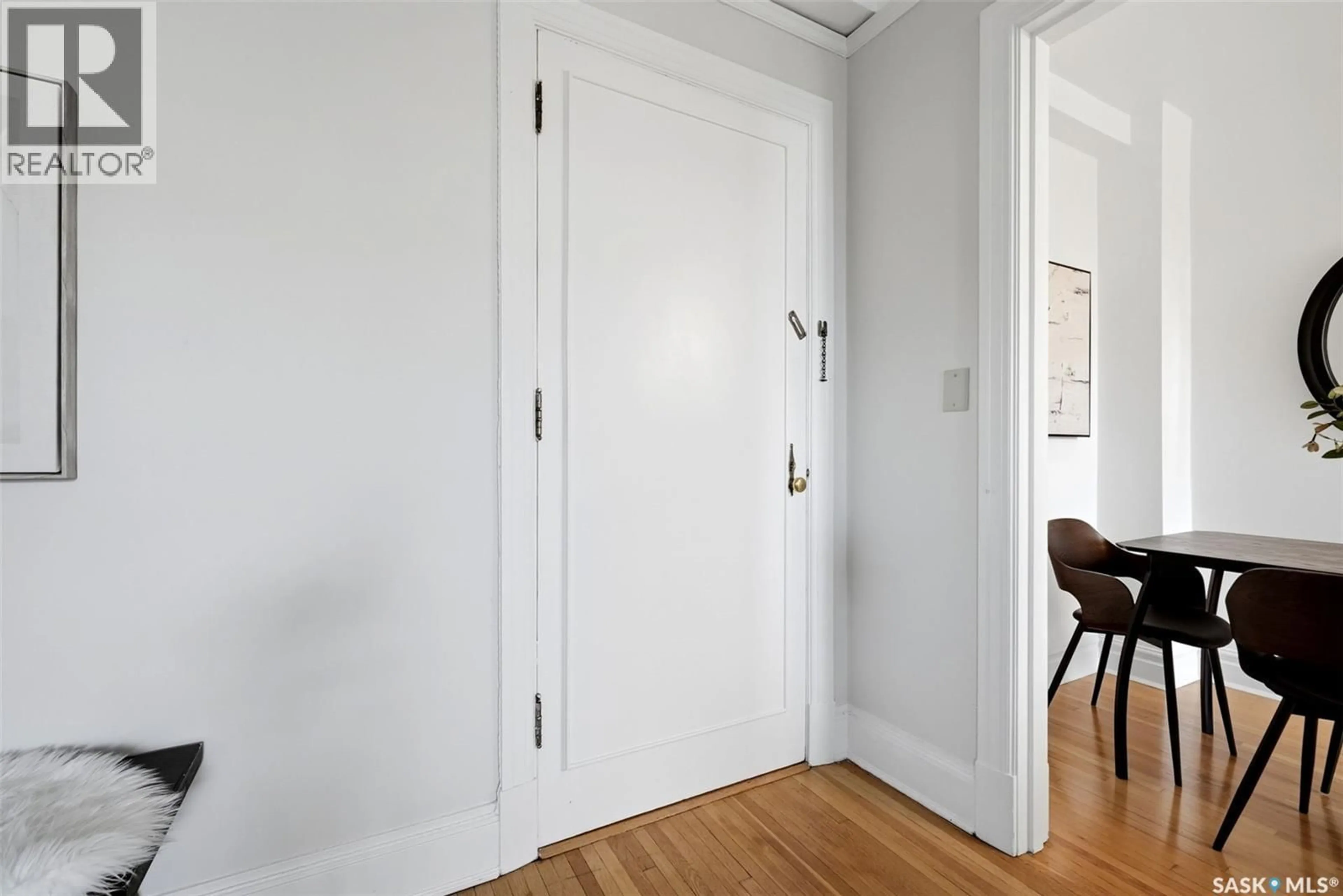 Indoor entryway for 204/206 - 2305 VICTORIA AVENUE, Regina Saskatchewan S4P0S7