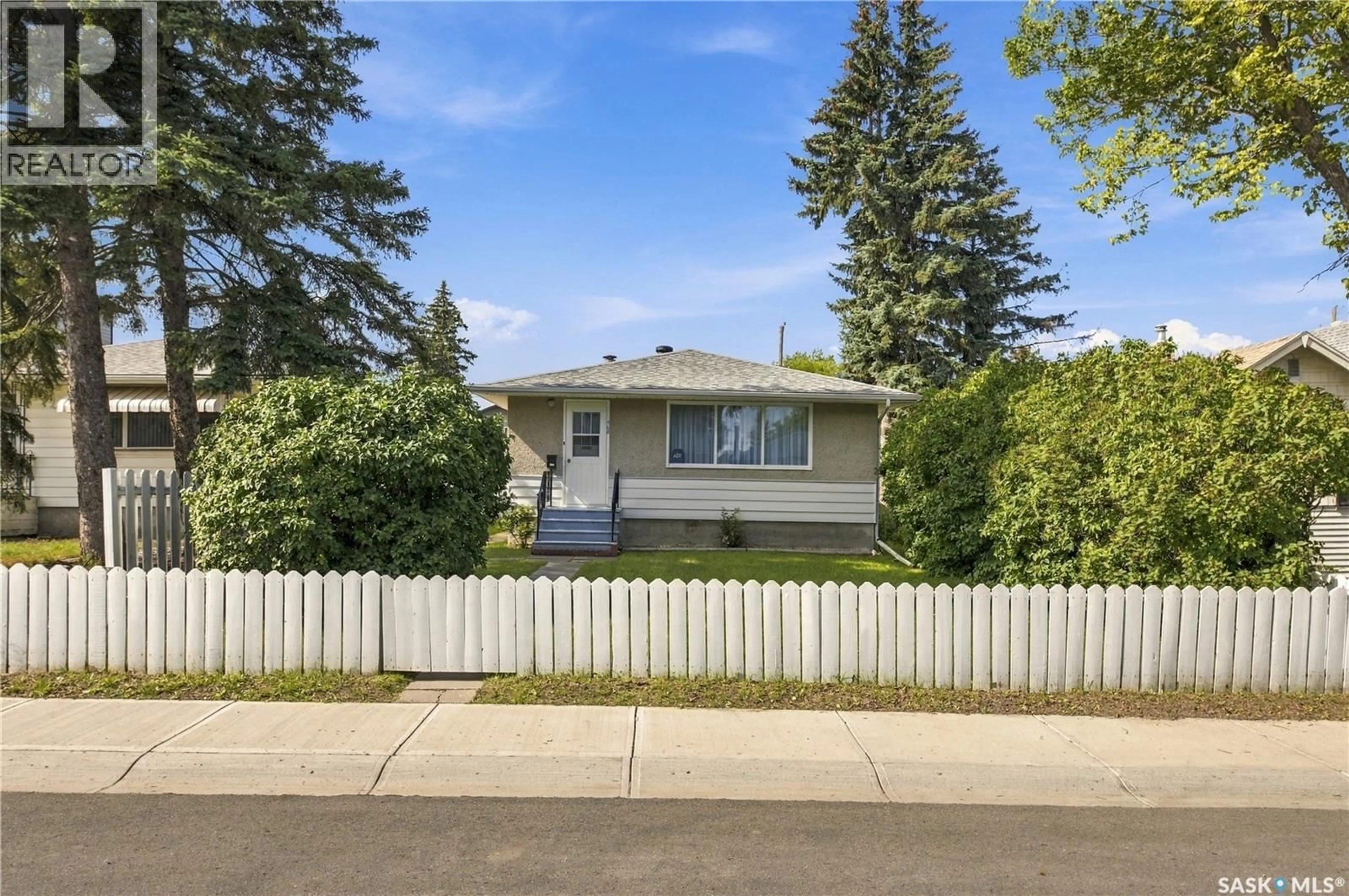 Home with vinyl exterior material, street for 468 ST JOHN STREET, Regina Saskatchewan S4R1R3