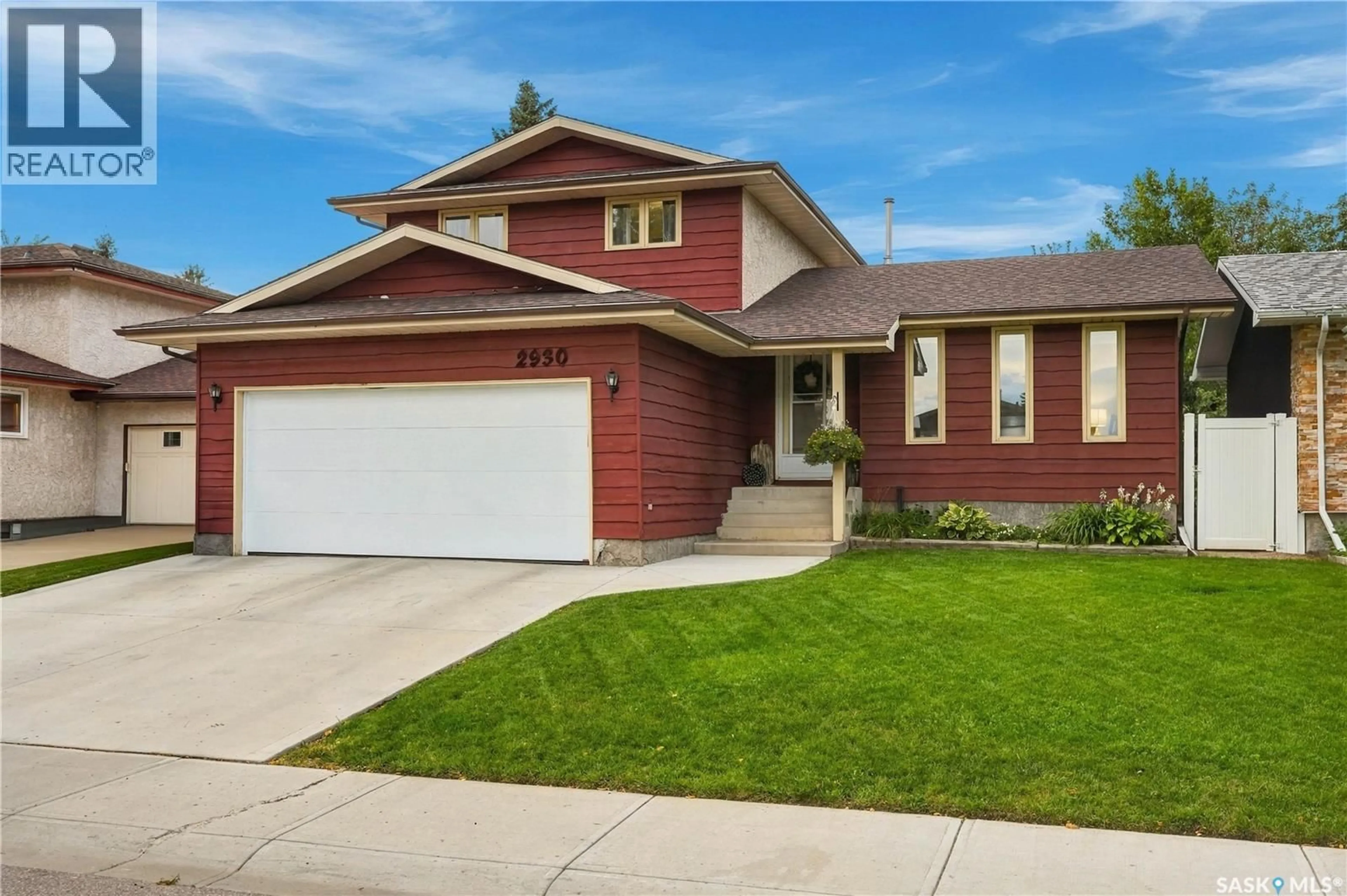 Home with vinyl exterior material, street for 2930 KUTARNA CRESCENT, Regina Saskatchewan S4V0T3