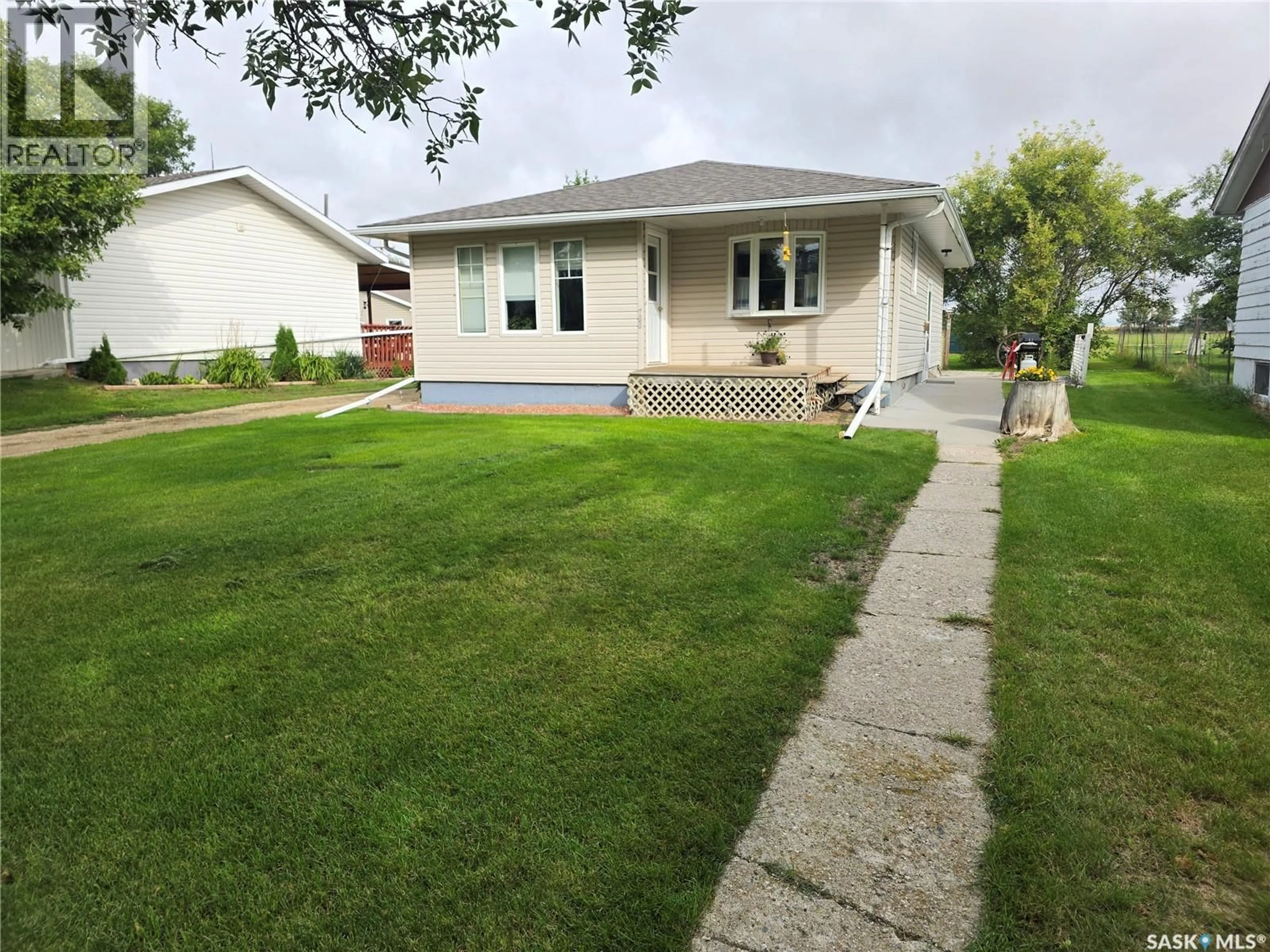 A pic from outside/outdoor area/front of a property/back of a property/a pic from drone, street for 758 SASKATCHEWAN AVENUE, Milden Saskatchewan S0L2L0