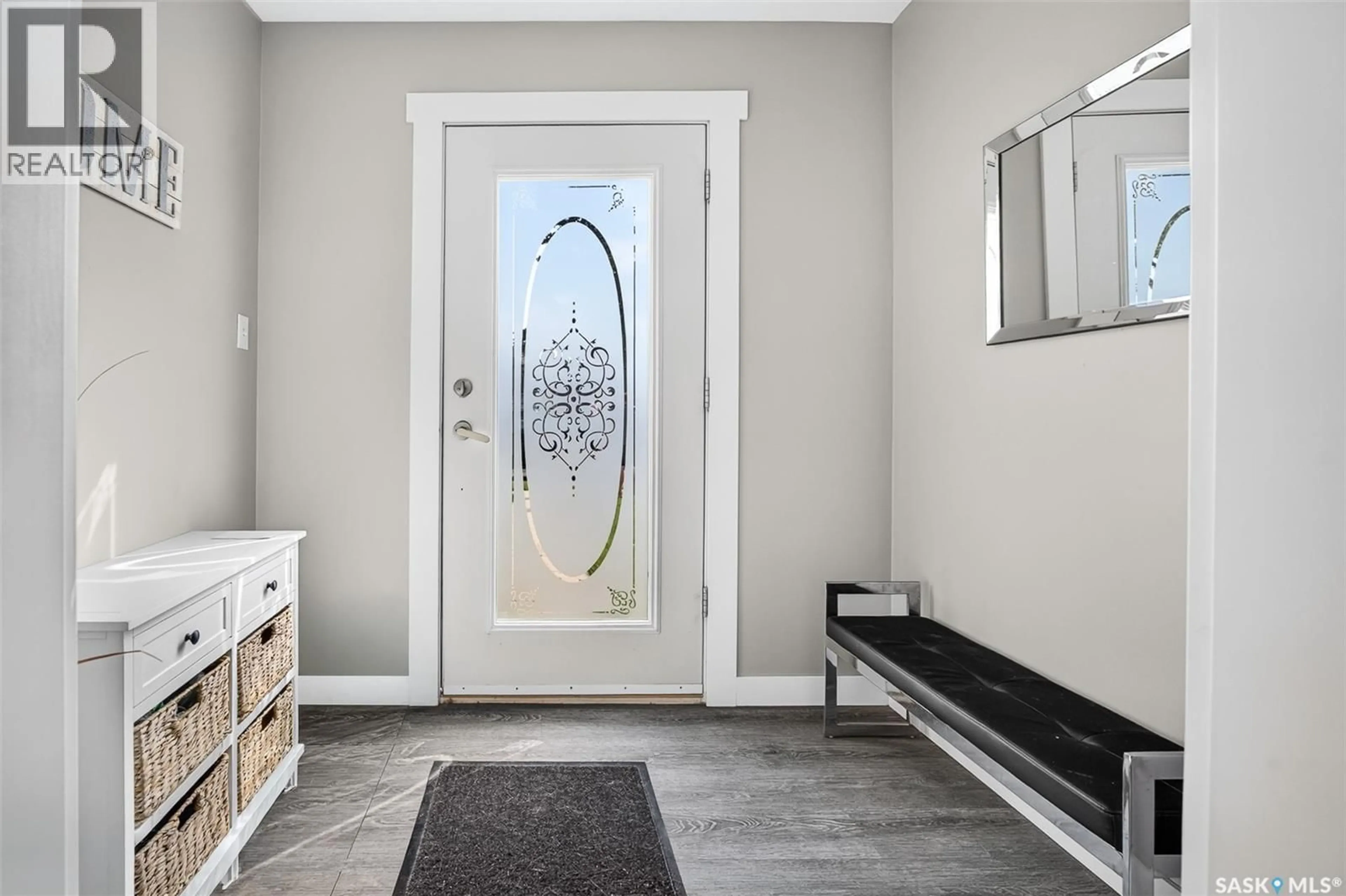 Indoor entryway for 1242 4TH AVENUE, Moose Jaw Saskatchewan S6H1J4