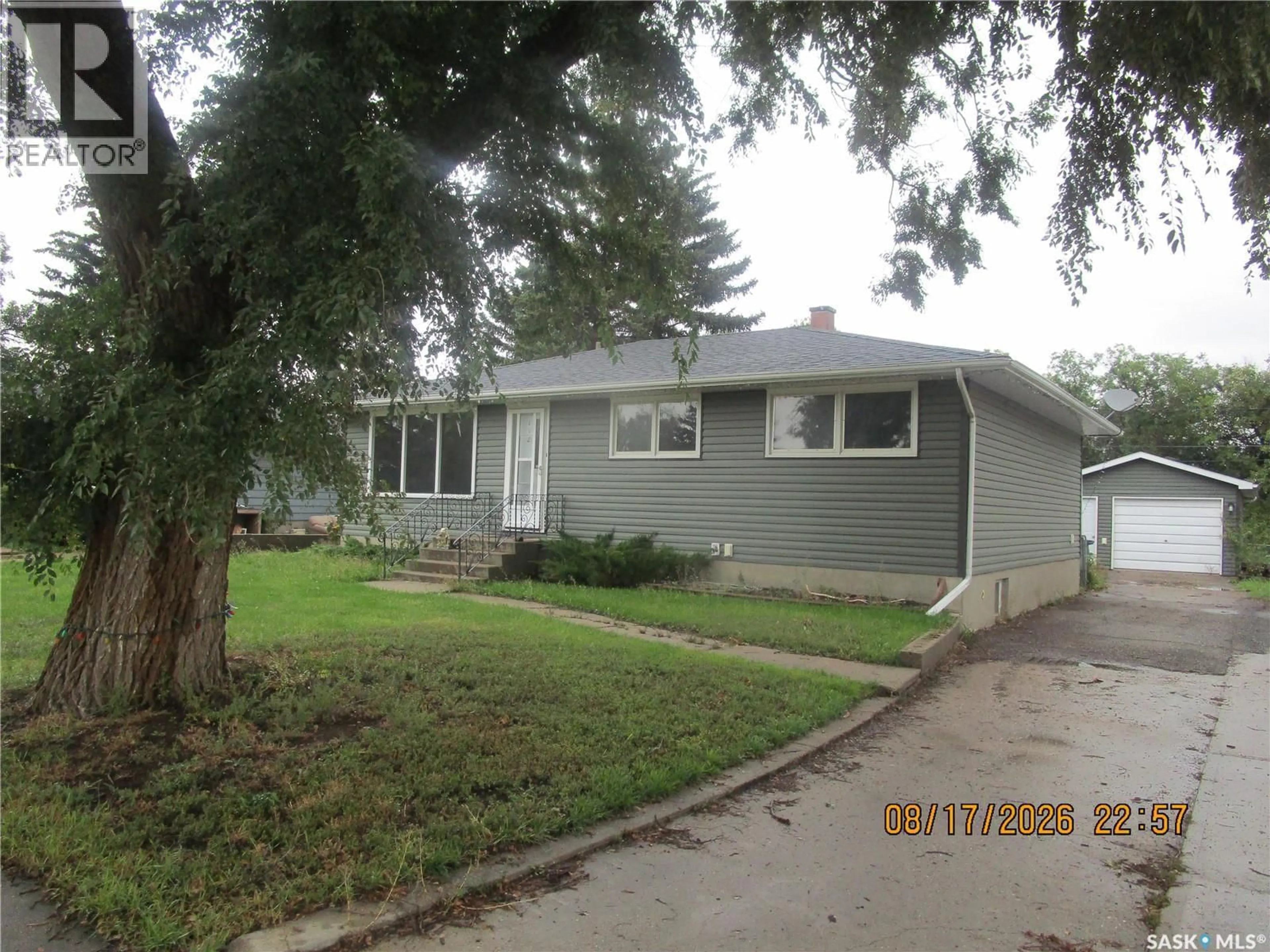 Home with vinyl exterior material, street for 112 WOOD CRESCENT, Assiniboia Saskatchewan S0H0B0
