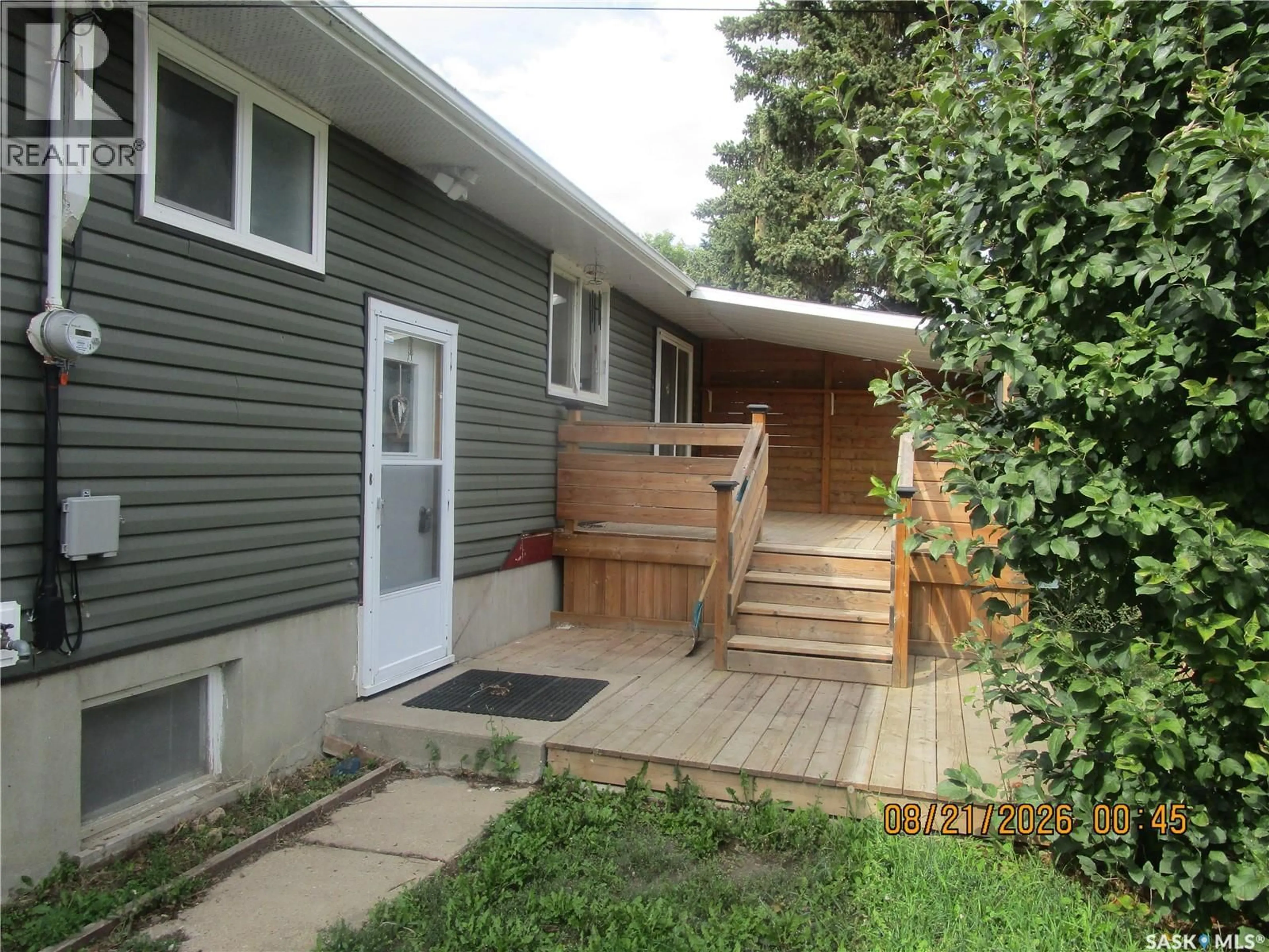 Patio, street for 112 WOOD CRESCENT, Assiniboia Saskatchewan S0H0B0