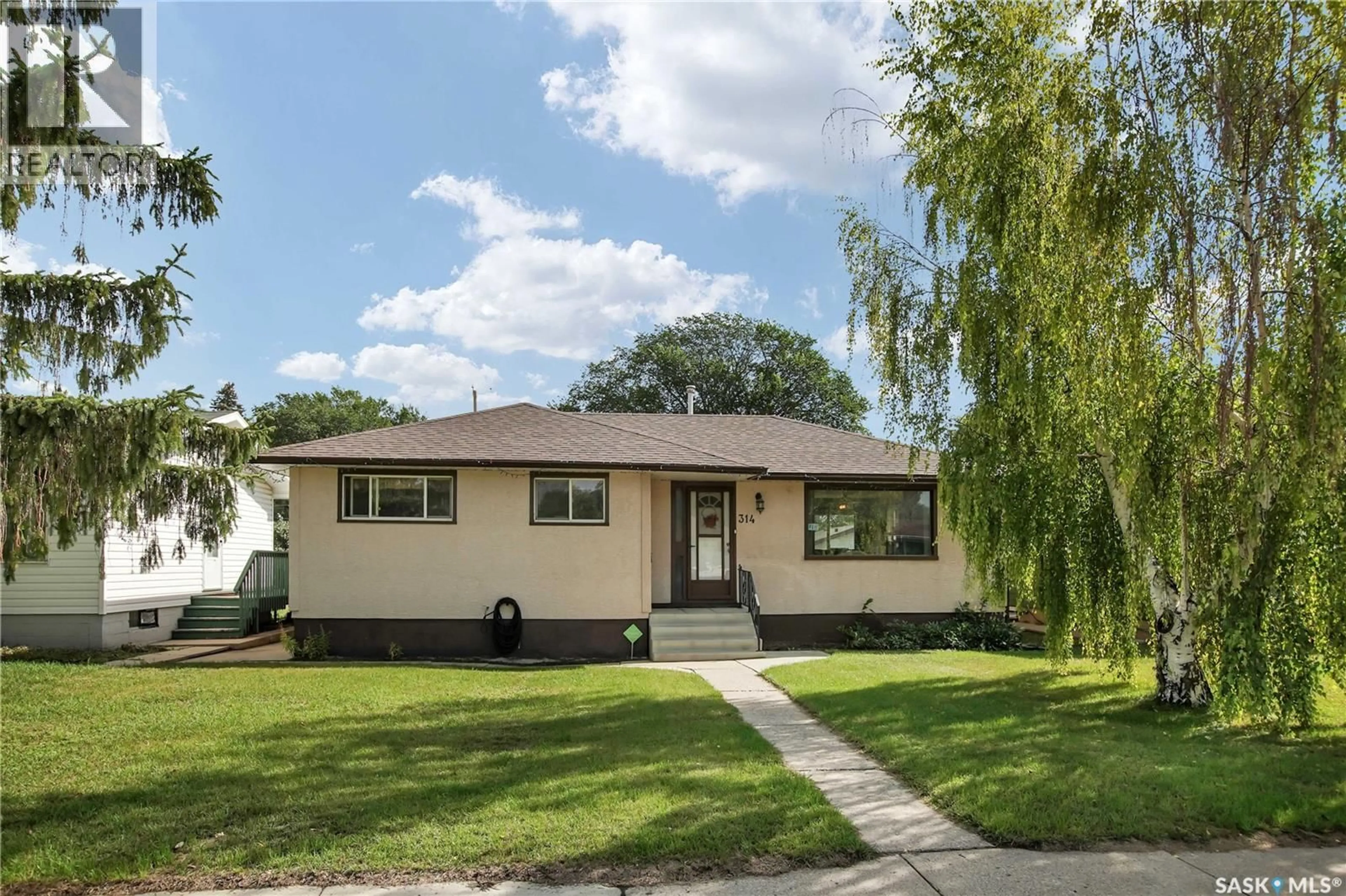 Home with vinyl exterior material, street for 314 U AVENUE, Saskatoon Saskatchewan S7L3C7
