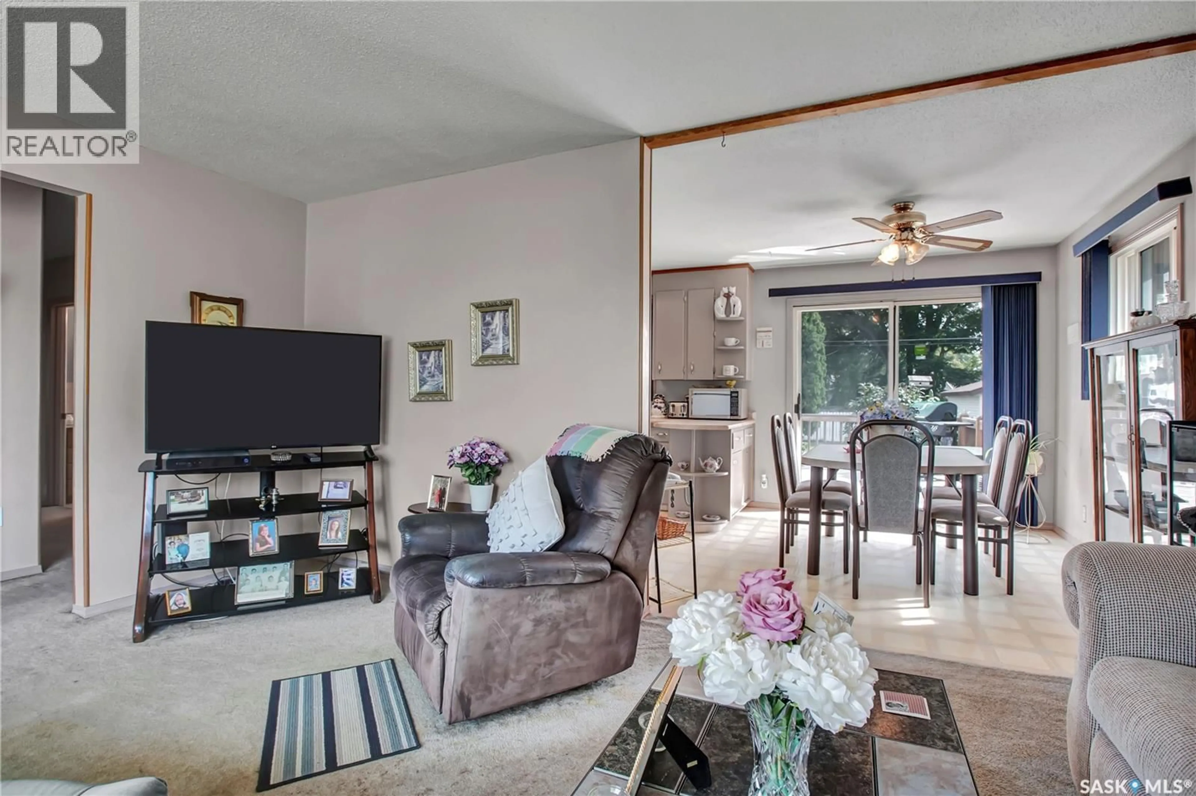 Living room with furniture, unknown for 314 U AVENUE, Saskatoon Saskatchewan S7L3C7