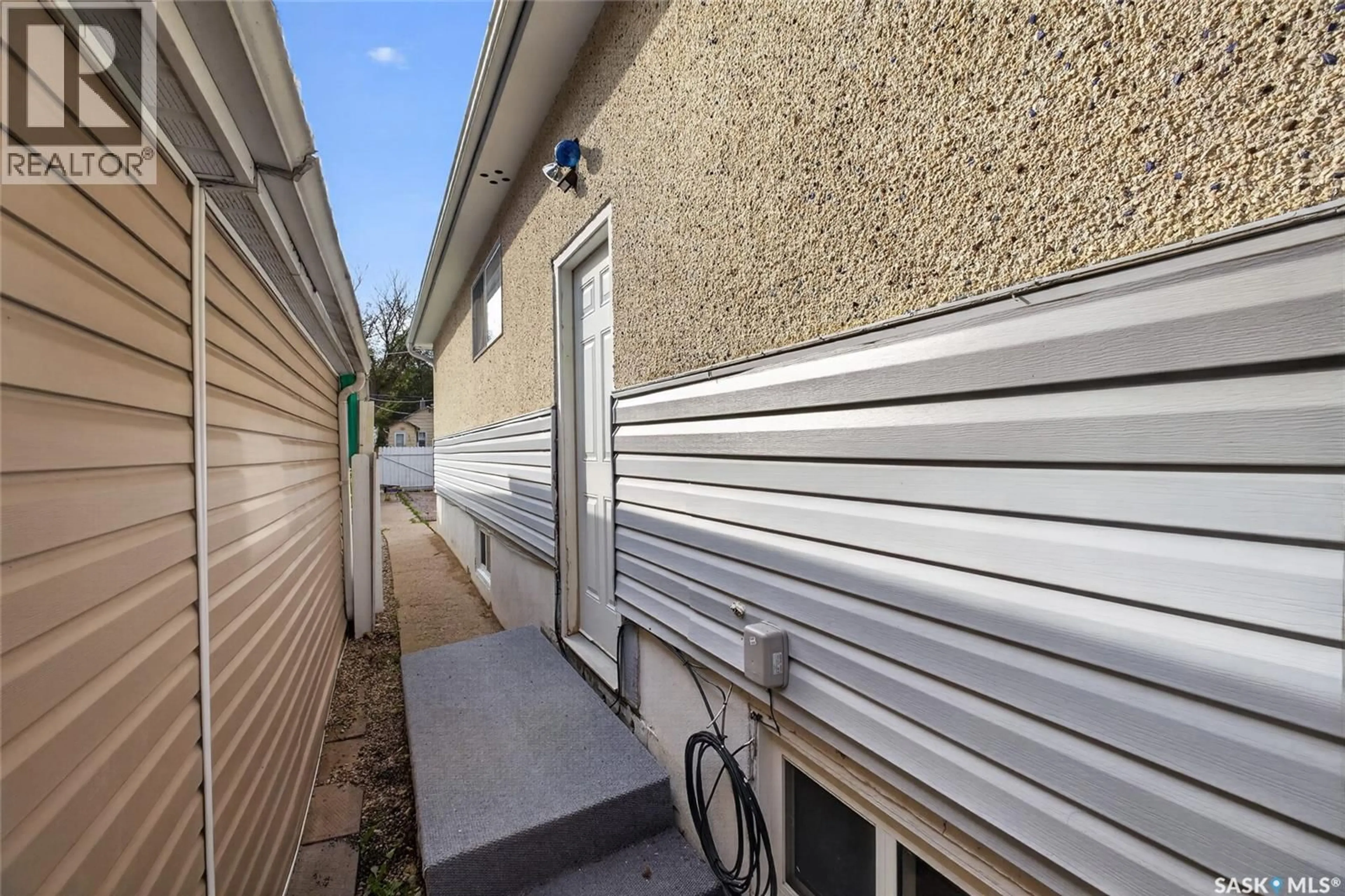 Home with vinyl exterior material, street for 738 QUEEN STREET, Regina Saskatchewan S4T4A3