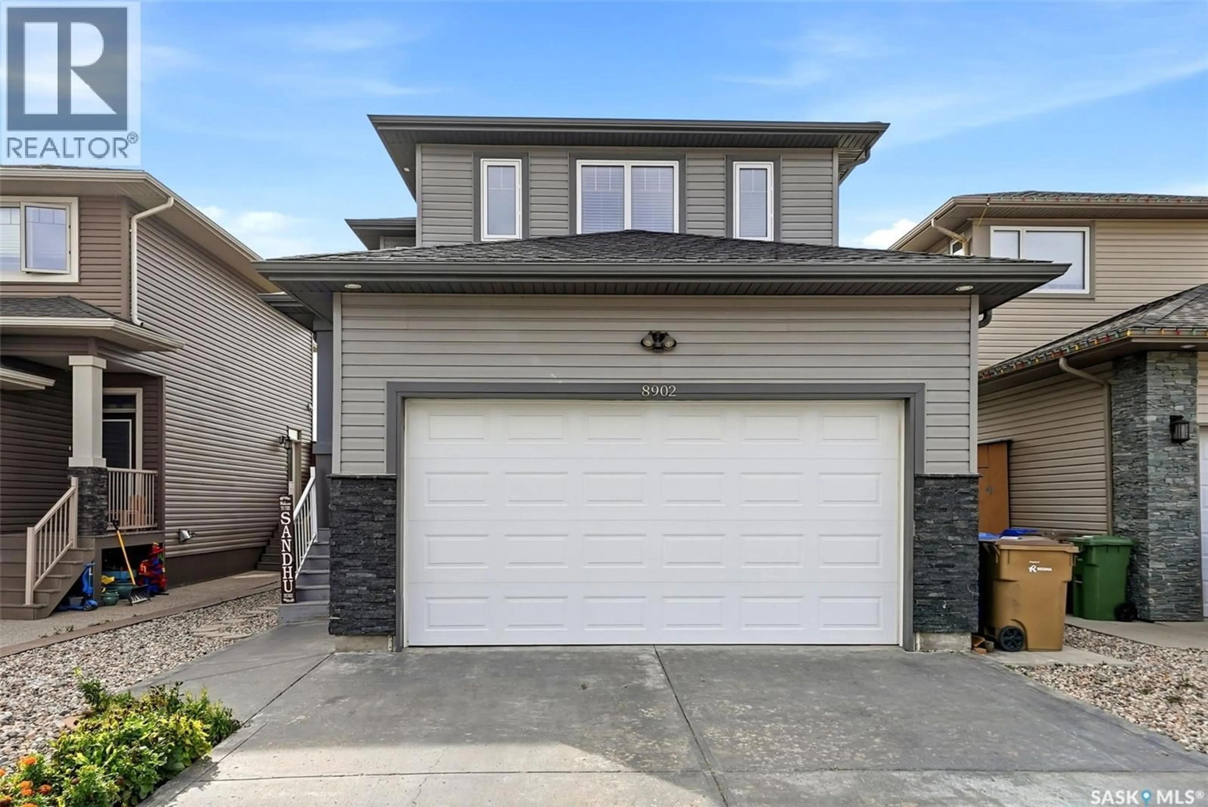 Indoor garage for 8902 HERMAN CRESCENT, Regina Saskatchewan S4Y0C1