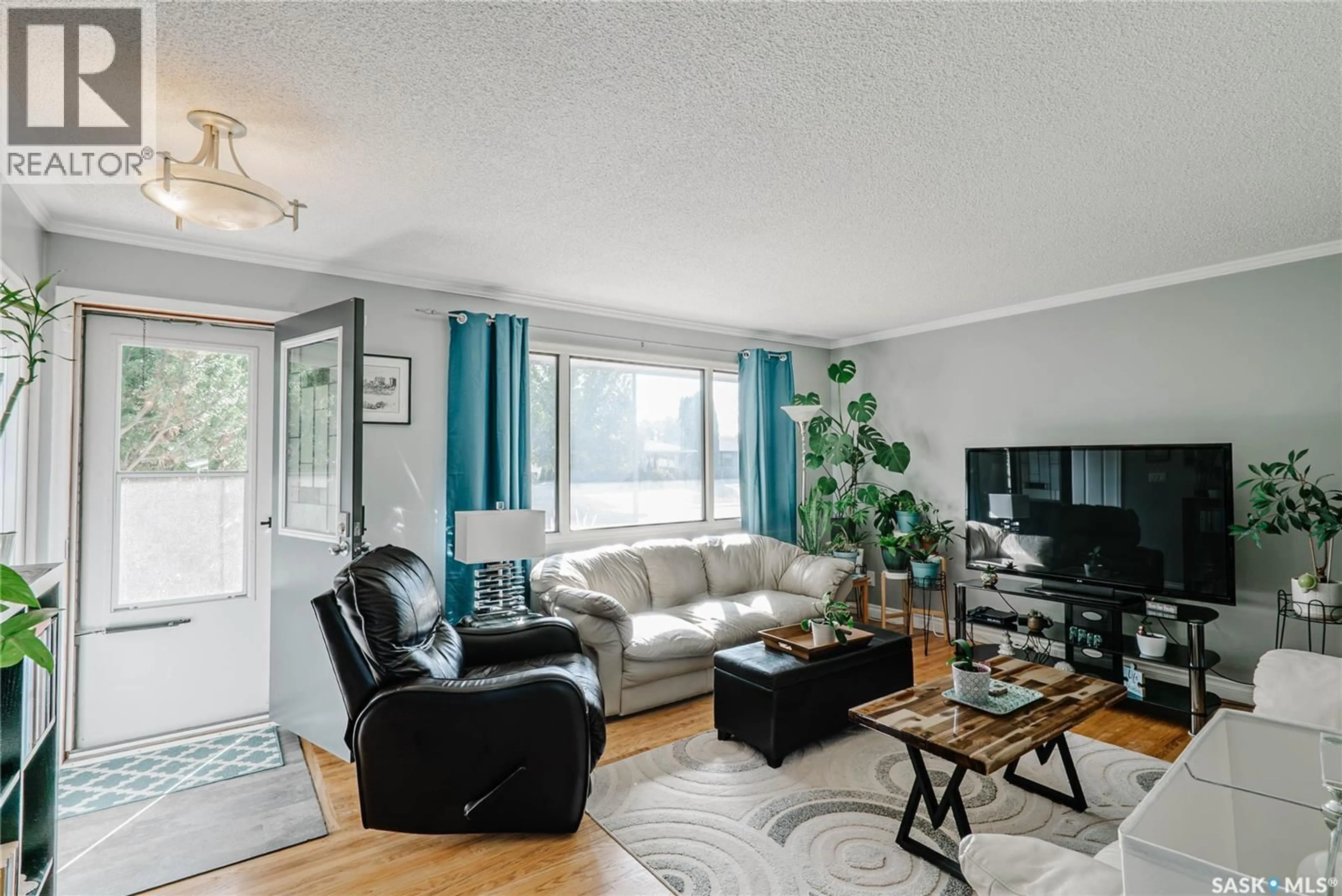 Living room with furniture, wood/laminate floor for 850 EAST CENTRE, Saskatoon Saskatchewan S7J2Z7