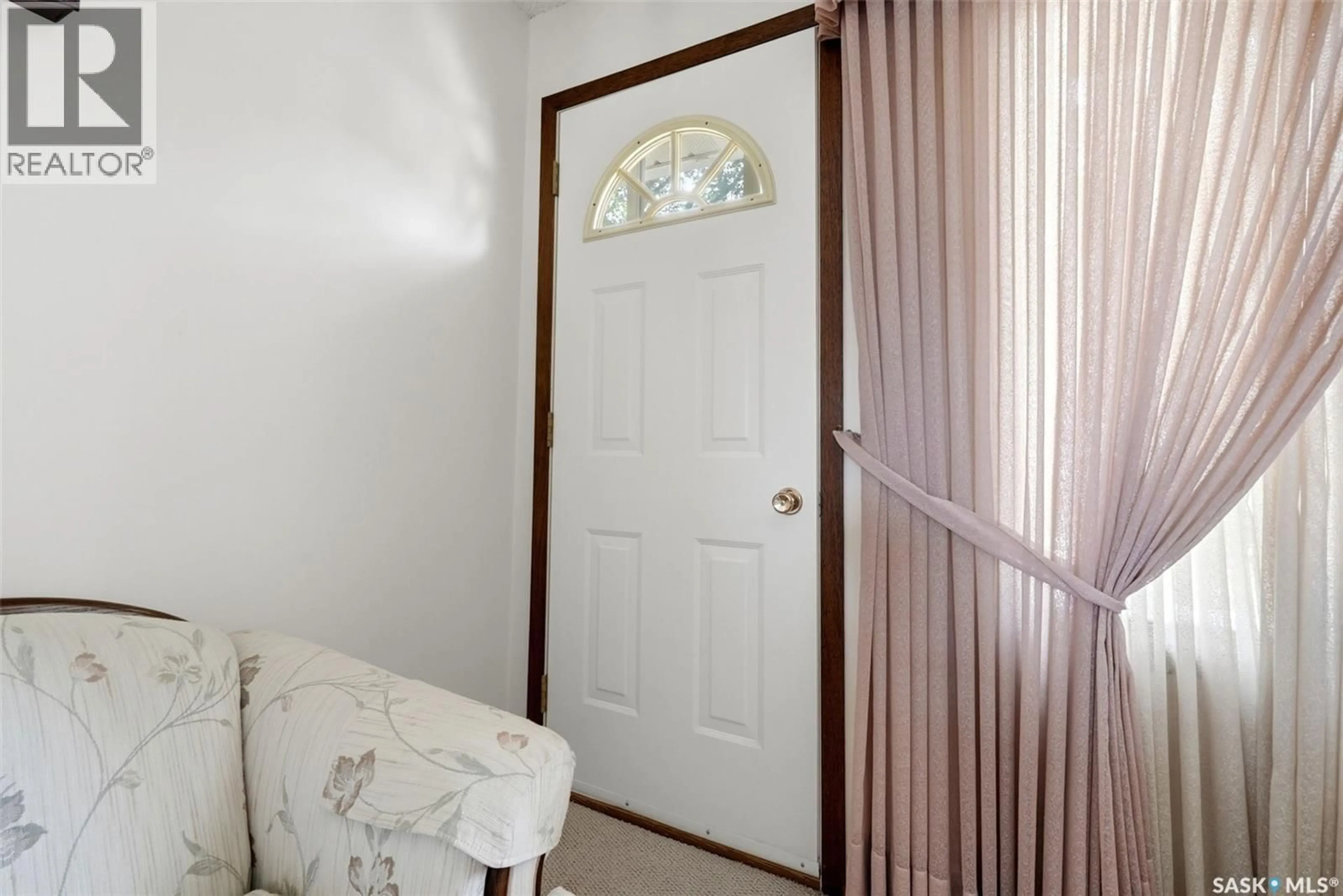 Indoor entryway for 1257 LINDSAY STREET, Regina Saskatchewan S4N3B4