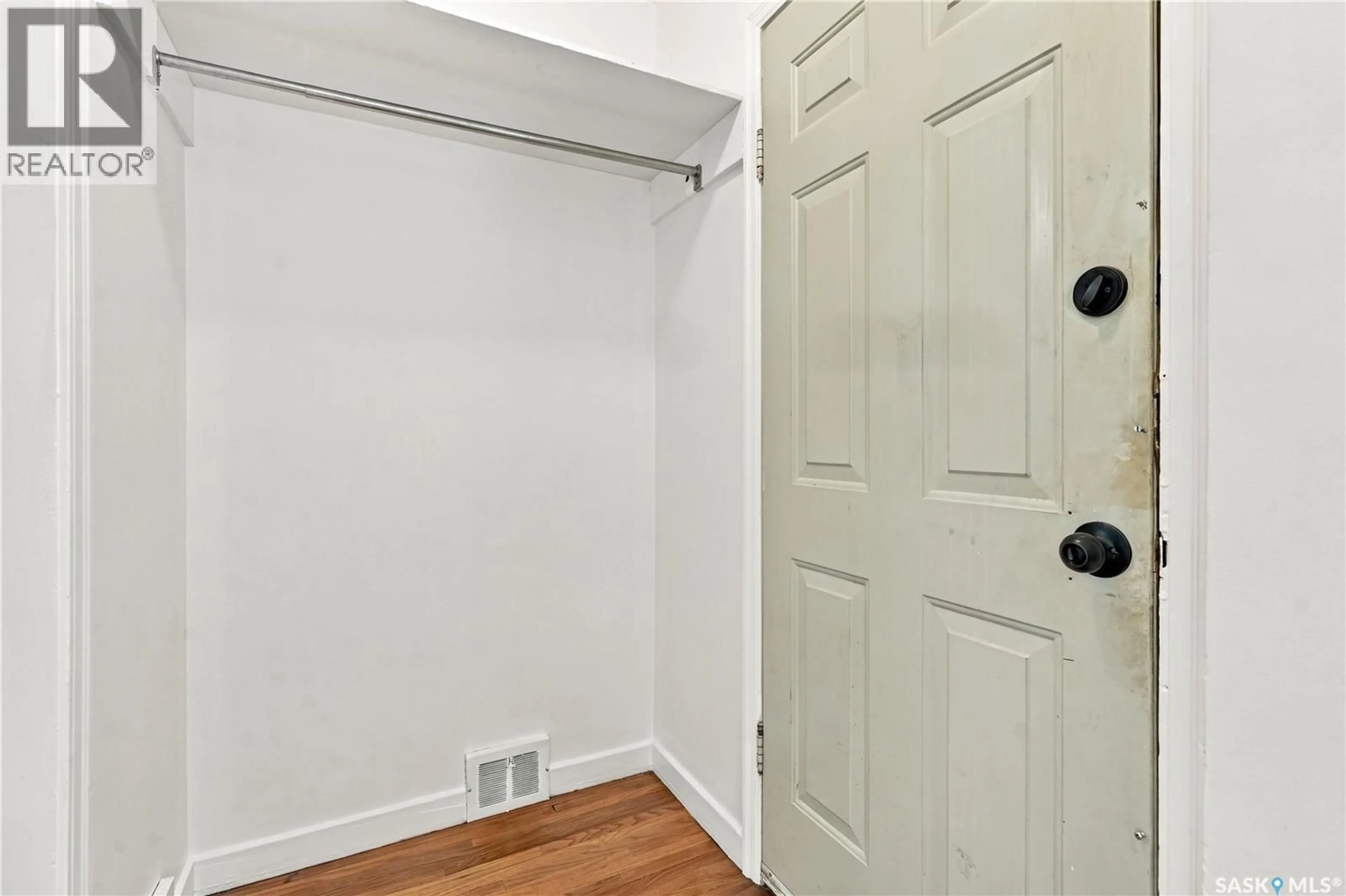 Indoor entryway for 1768 WALLACE STREET, Regina Saskatchewan S4N3Z6