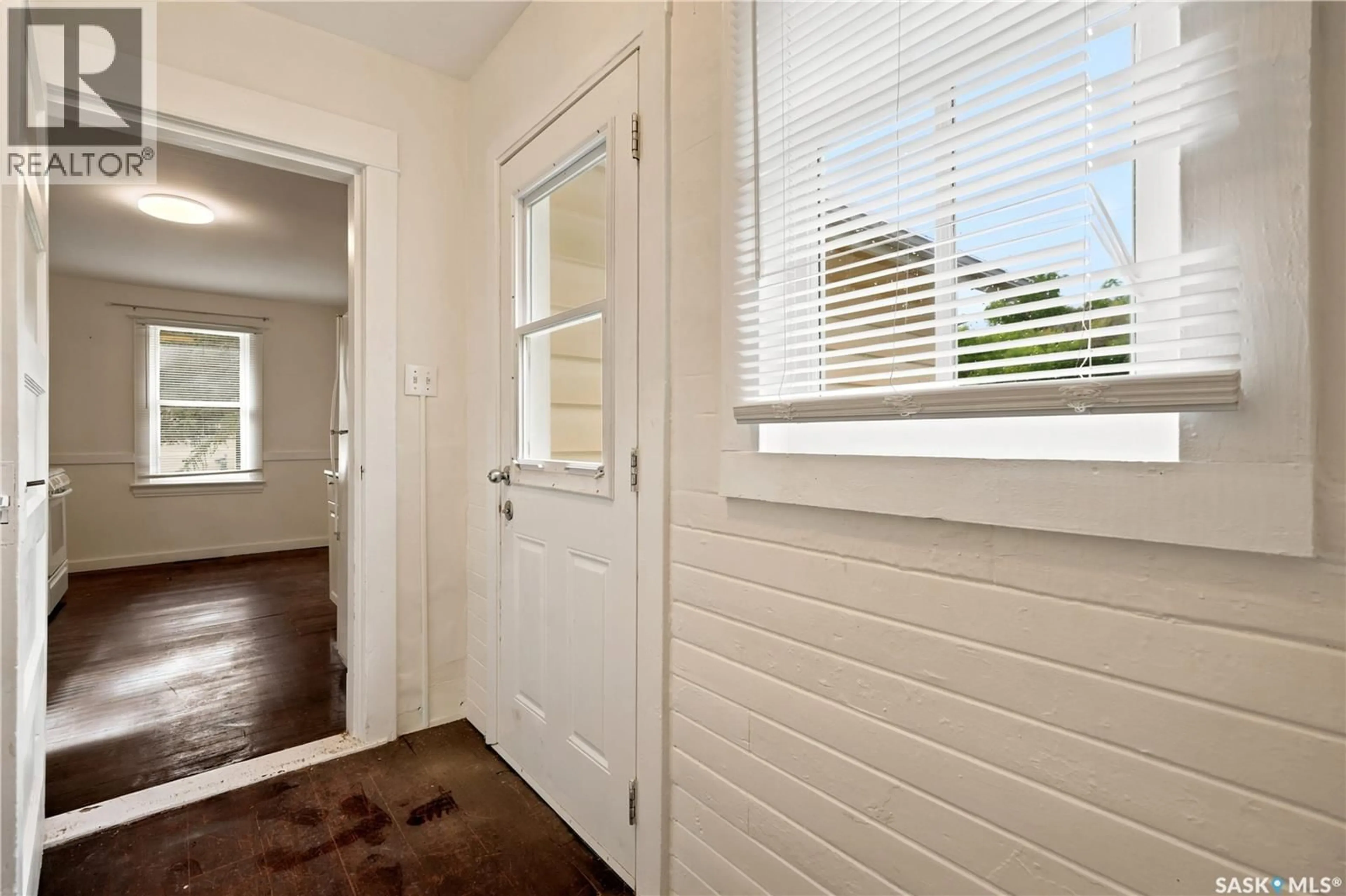 Indoor entryway for 140 1ST AVENUE, Chaplin Saskatchewan S0H0V0