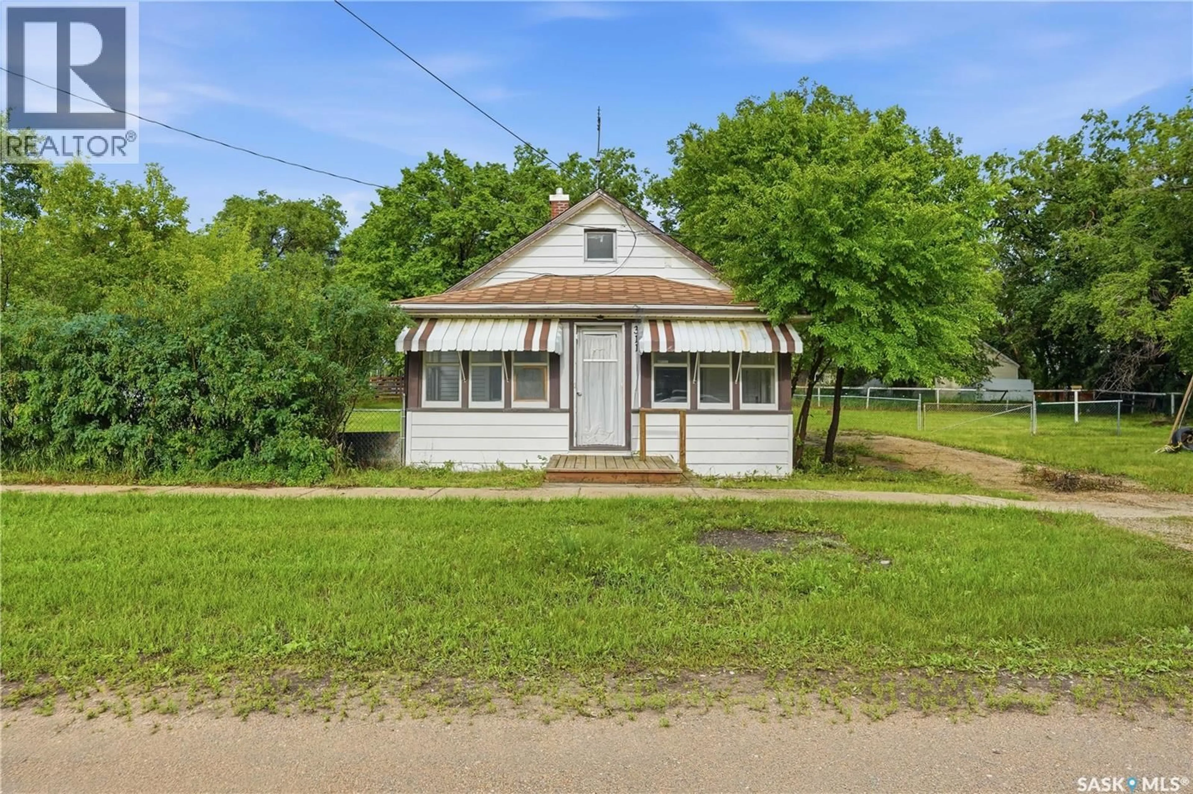 Shed for 311 3RD STREET, Chaplin Saskatchewan S0H0V0