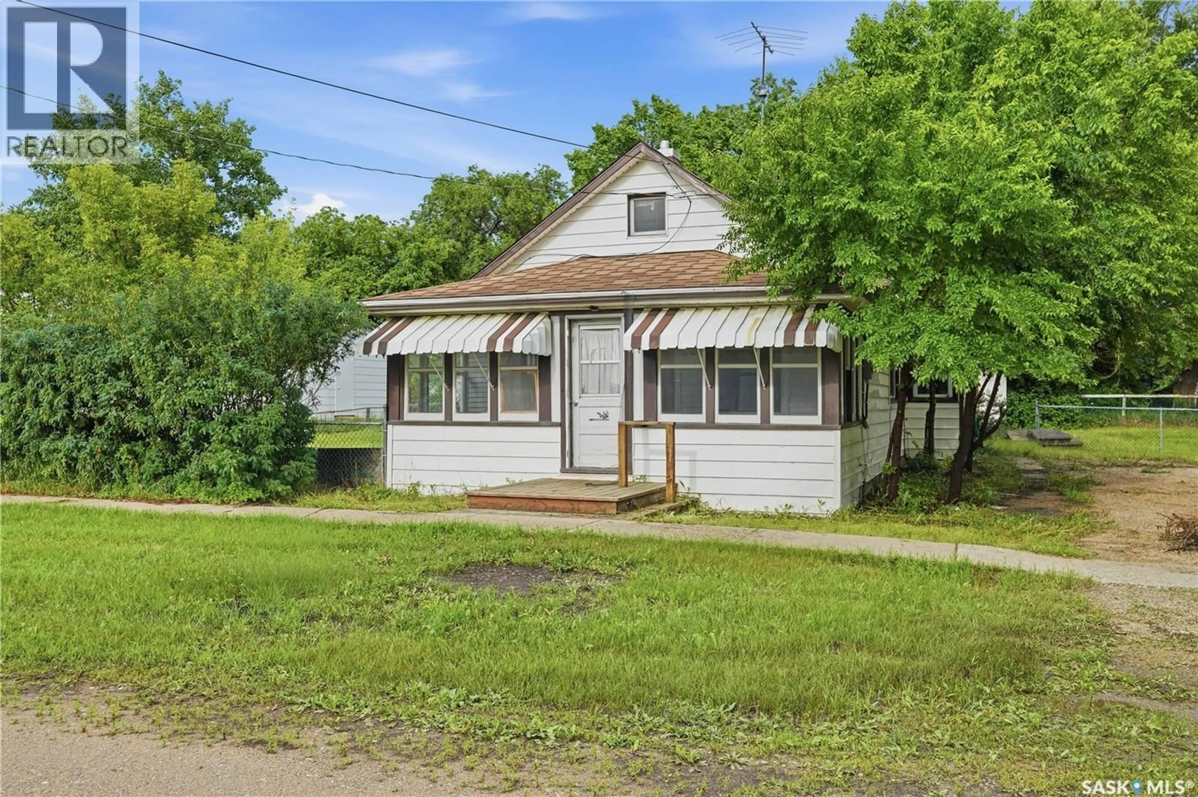 Unknown for 311 3RD STREET, Chaplin Saskatchewan S0H0V0