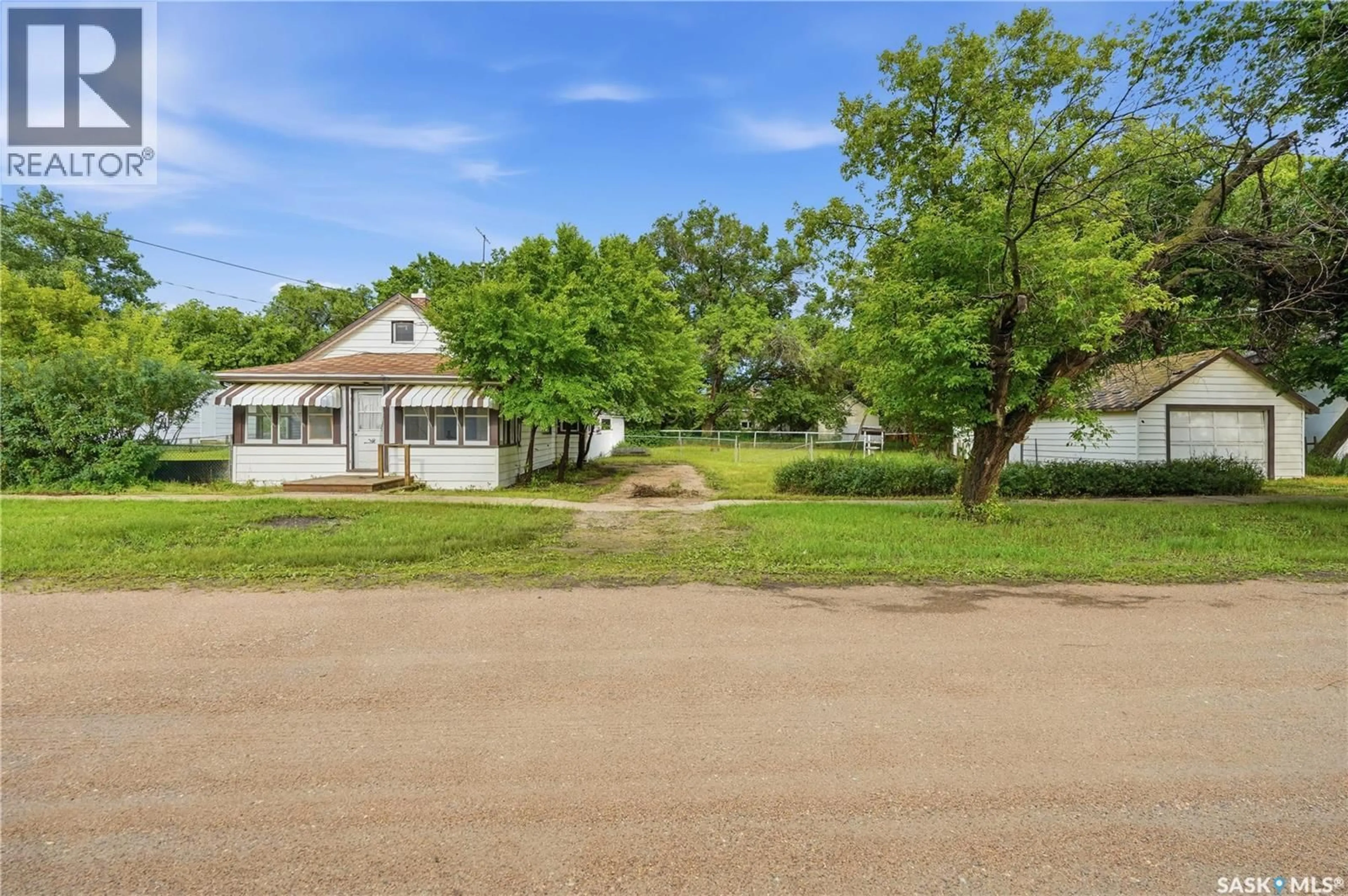 A pic from outside/outdoor area/front of a property/back of a property/a pic from drone, unknown for 311 3RD STREET, Chaplin Saskatchewan S0H0V0