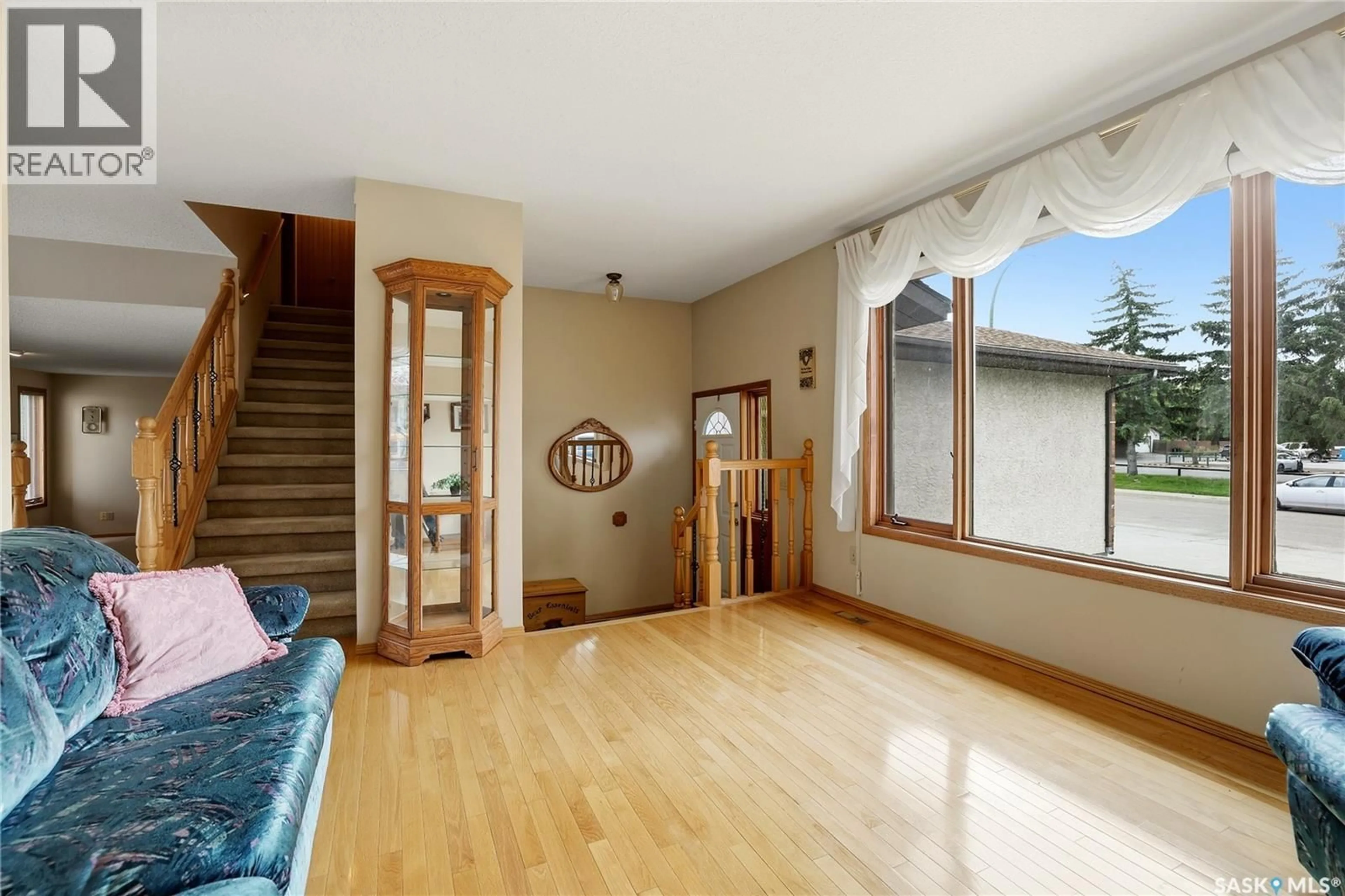 Indoor foyer for E - 2606 NEFF ROAD, Regina Saskatchewan S4V1K5
