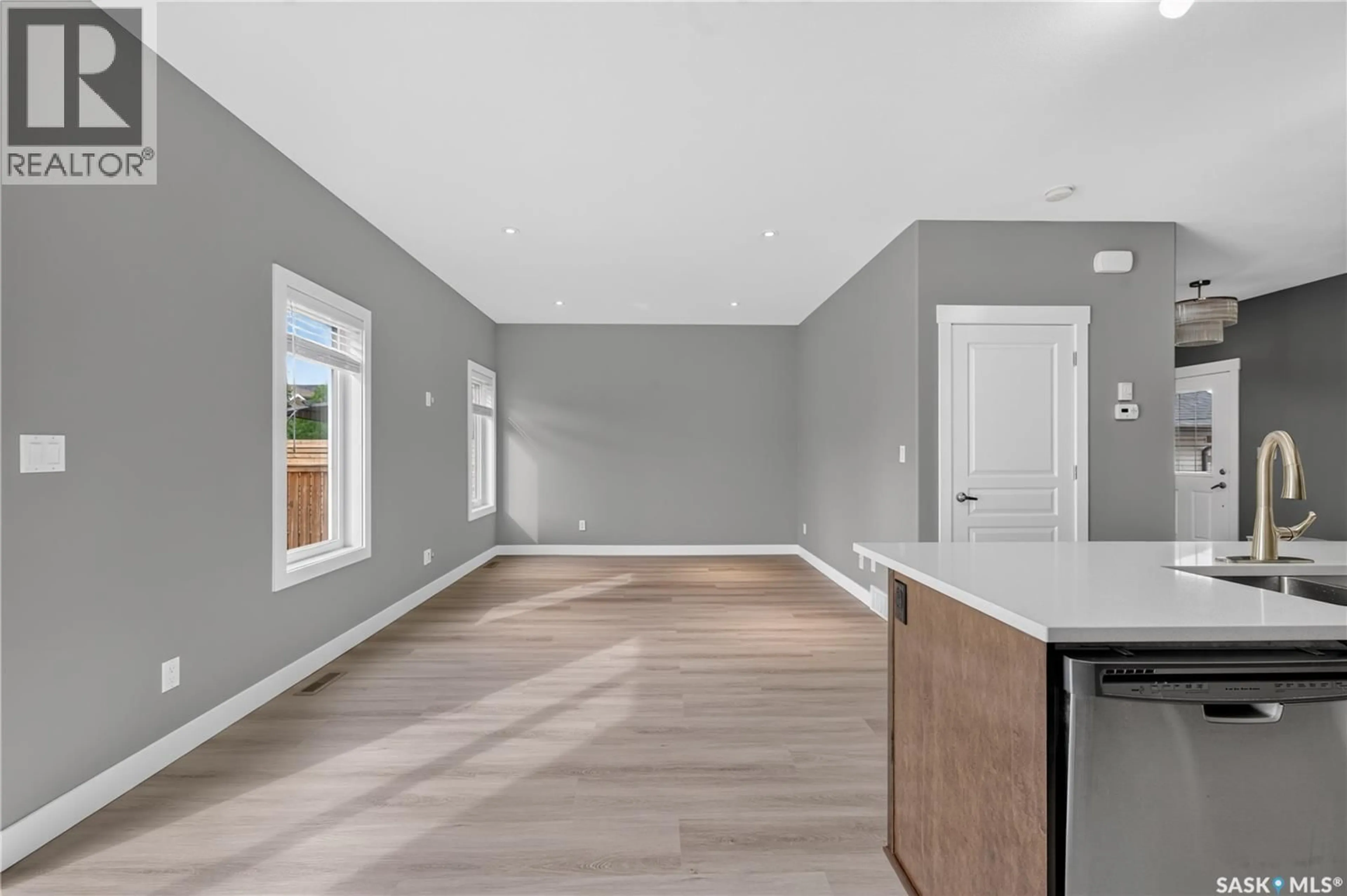 Open concept kitchen, unknown for 3017 ELGAARD DRIVE, Regina Saskatchewan S4X0K3