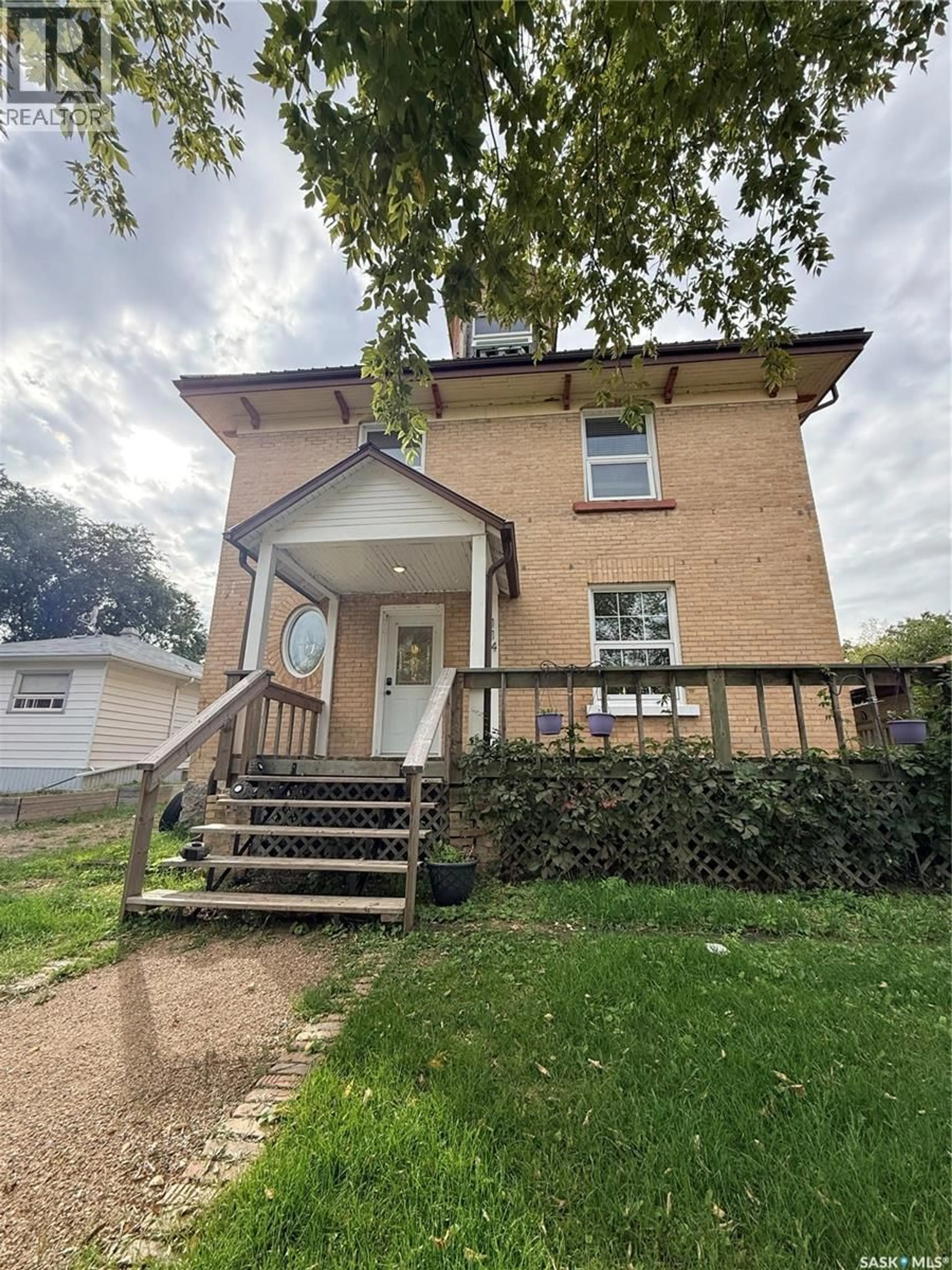 Home with brick exterior material, building for 114 SECOND STREET, Carnduff Saskatchewan S0C0S0