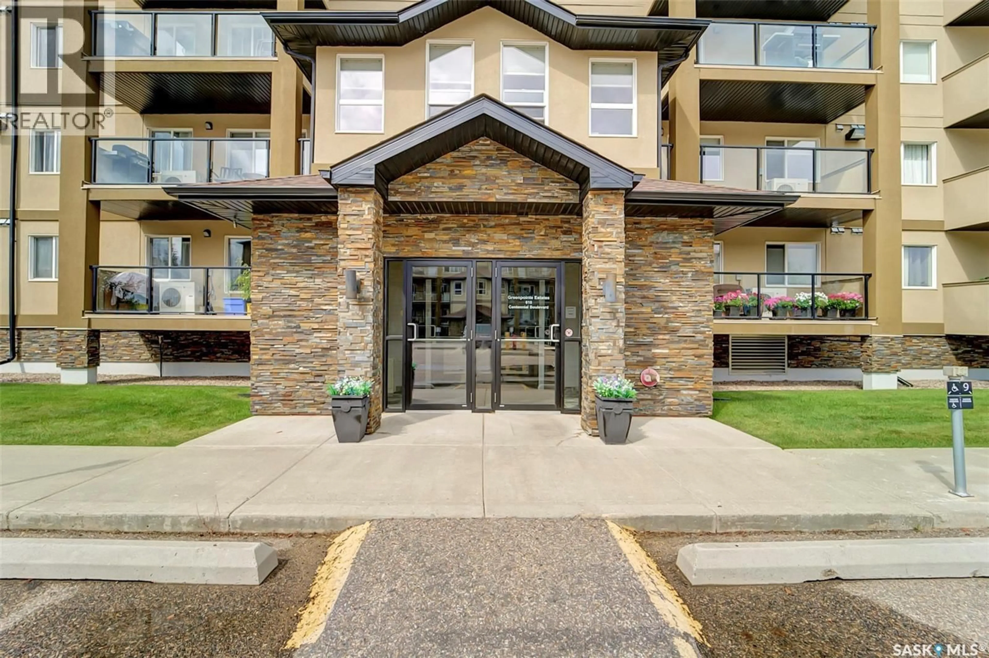 Indoor foyer for 202 610 CENTENNIAL BOULEVARD, Warman Saskatchewan S0K4S1