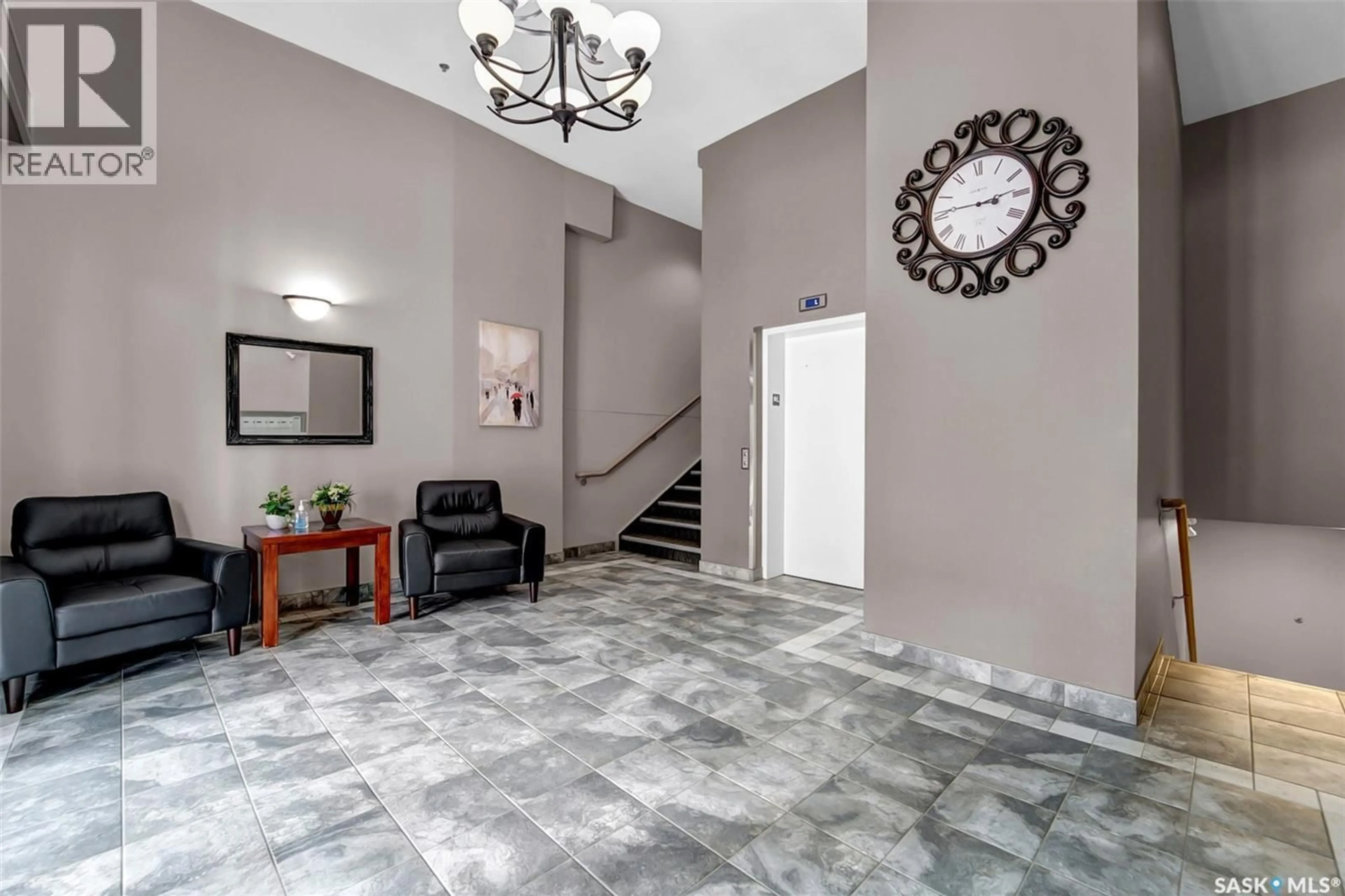 Indoor foyer for 202 610 CENTENNIAL BOULEVARD, Warman Saskatchewan S0K4S1