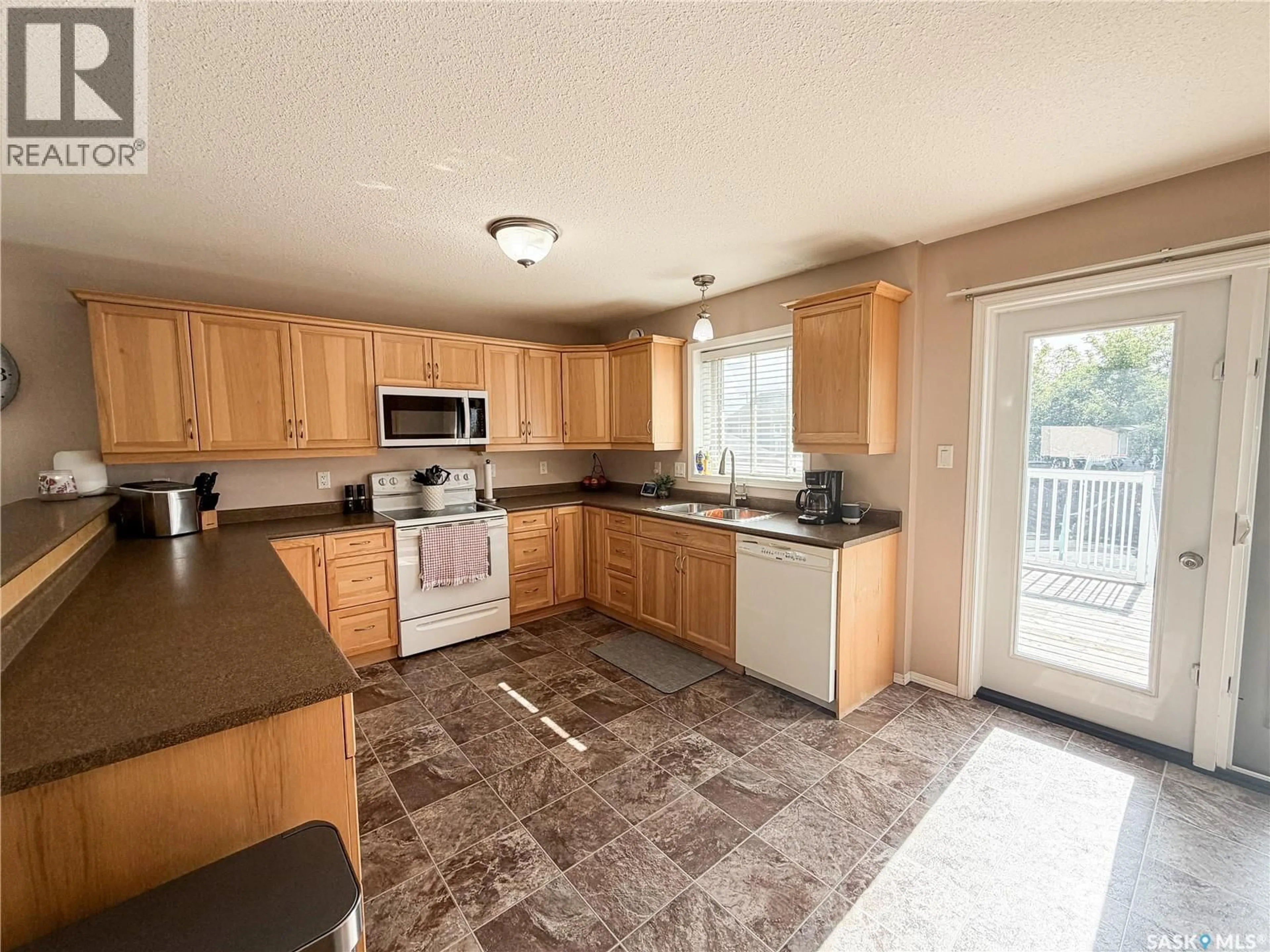 Standard kitchen, ceramic/tile floor for 604 7TH AVENUE, Meadow Lake Saskatchewan S9X1B1