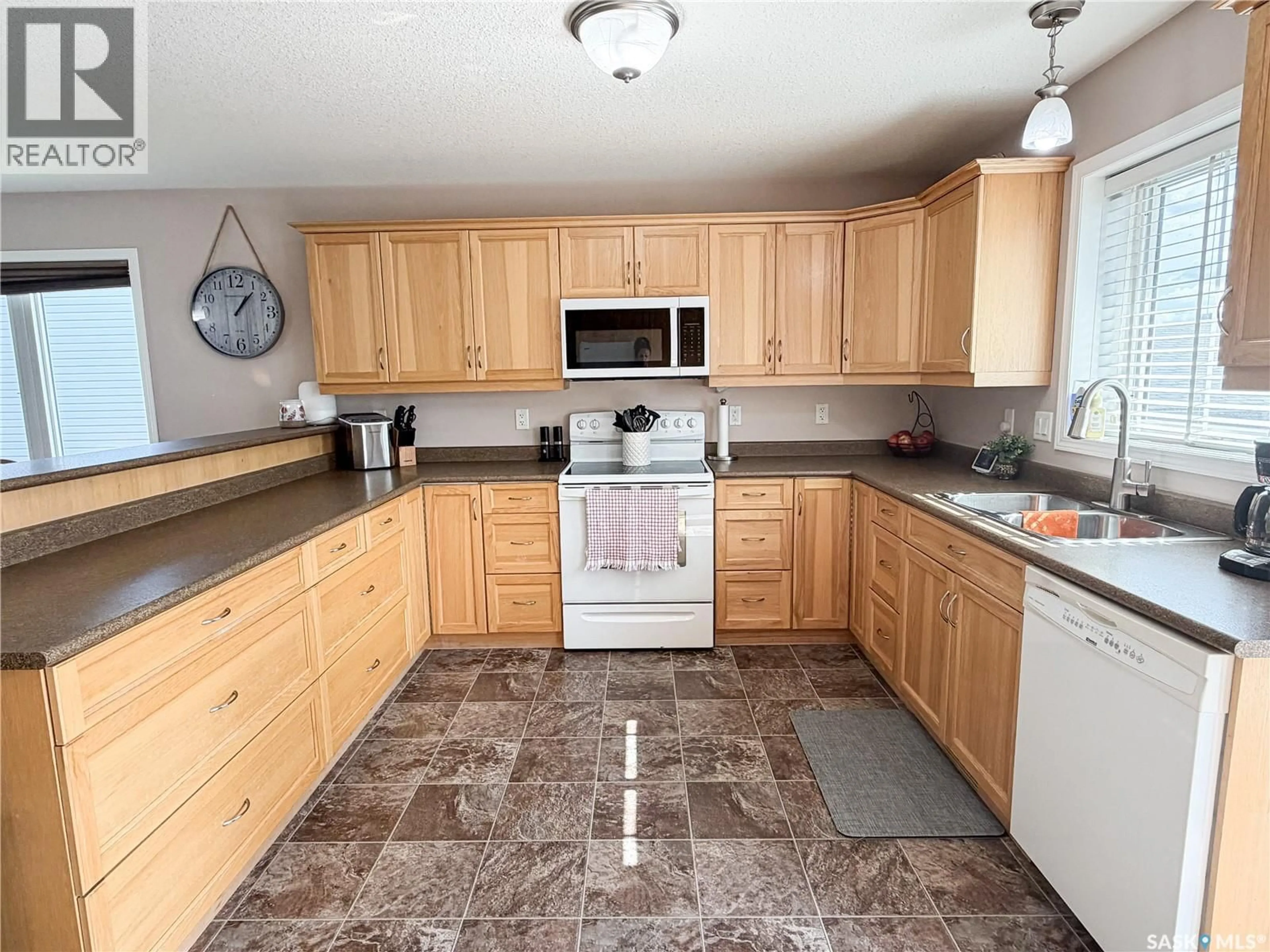 Standard kitchen, ceramic/tile floor for 604 7TH AVENUE, Meadow Lake Saskatchewan S9X1B1