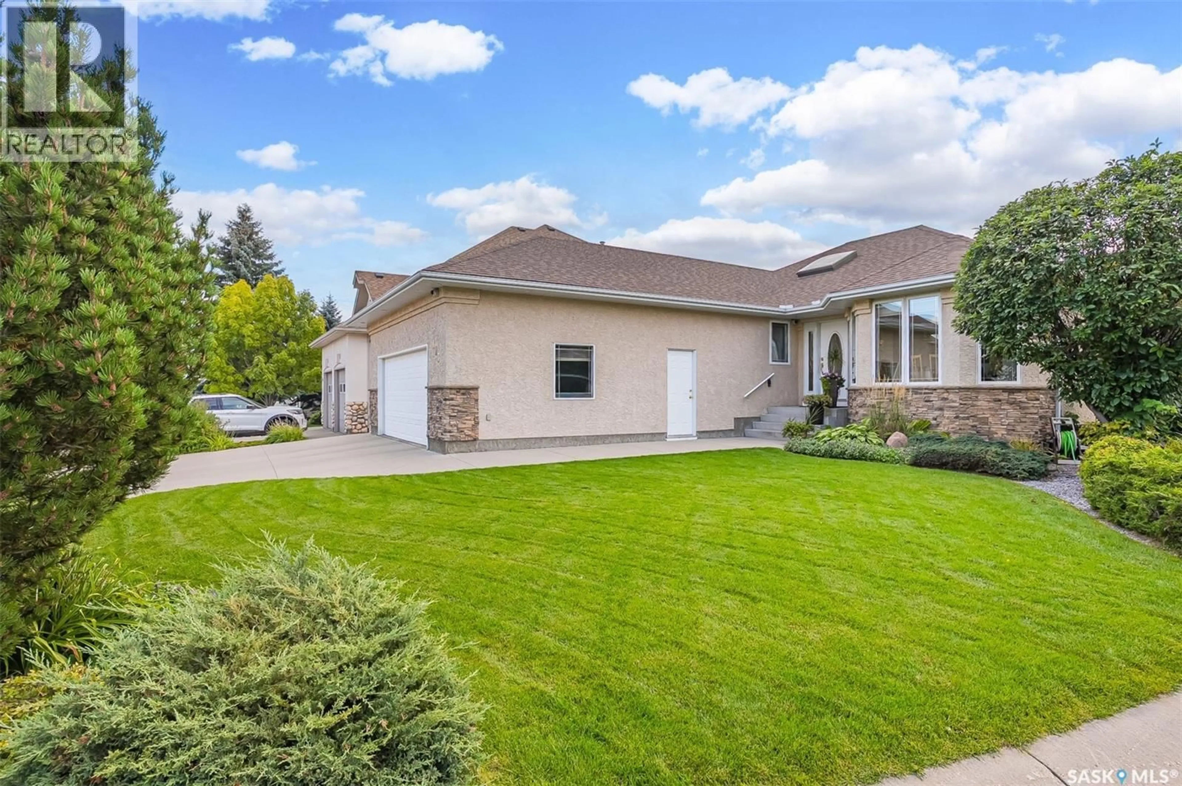 Home with vinyl exterior material, street for 123 HORLICK CRESCENT, Saskatoon Saskatchewan S7N4R5