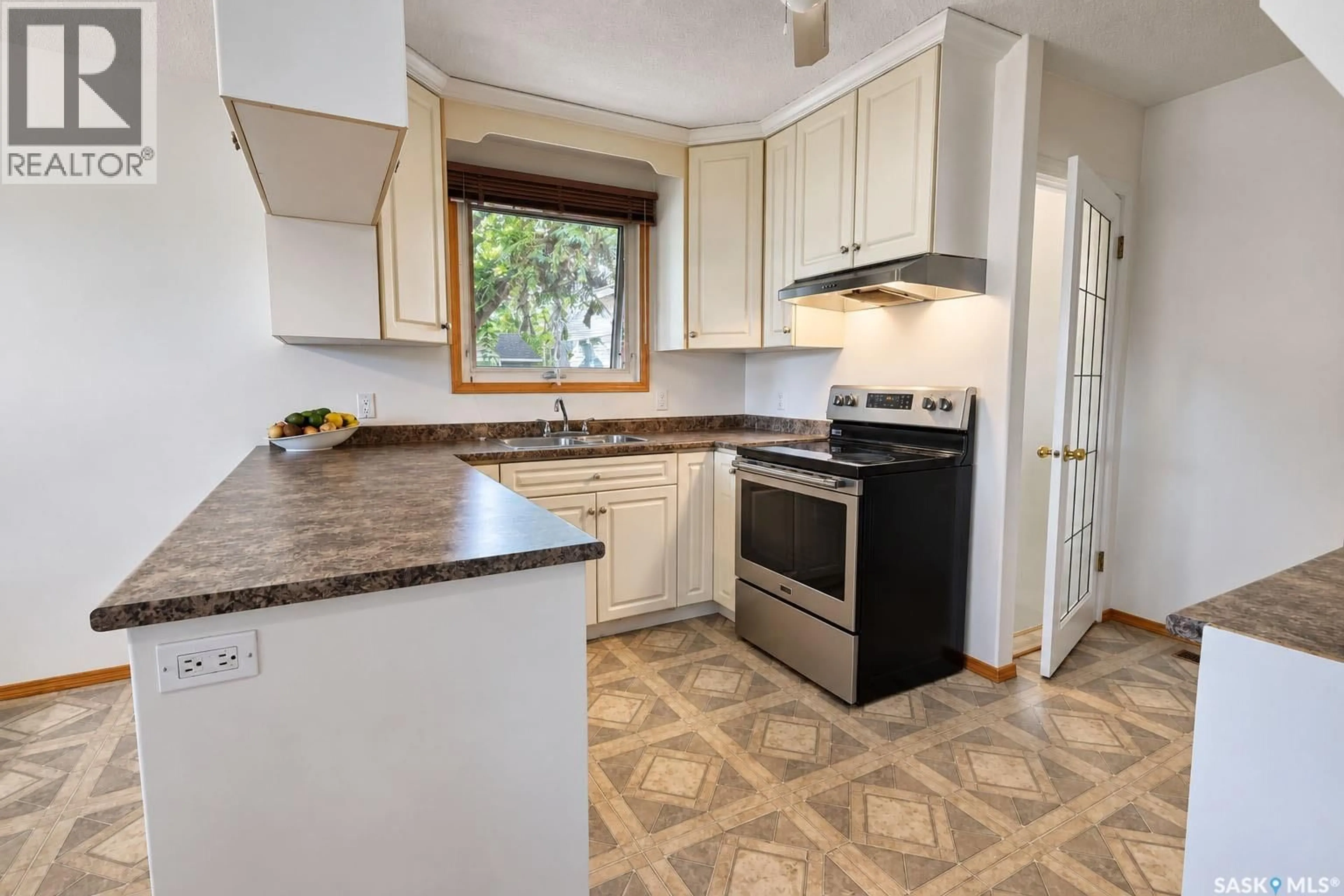 Standard kitchen, unknown for 1399 6TH STREET, Prince Albert Saskatchewan S6V0R1