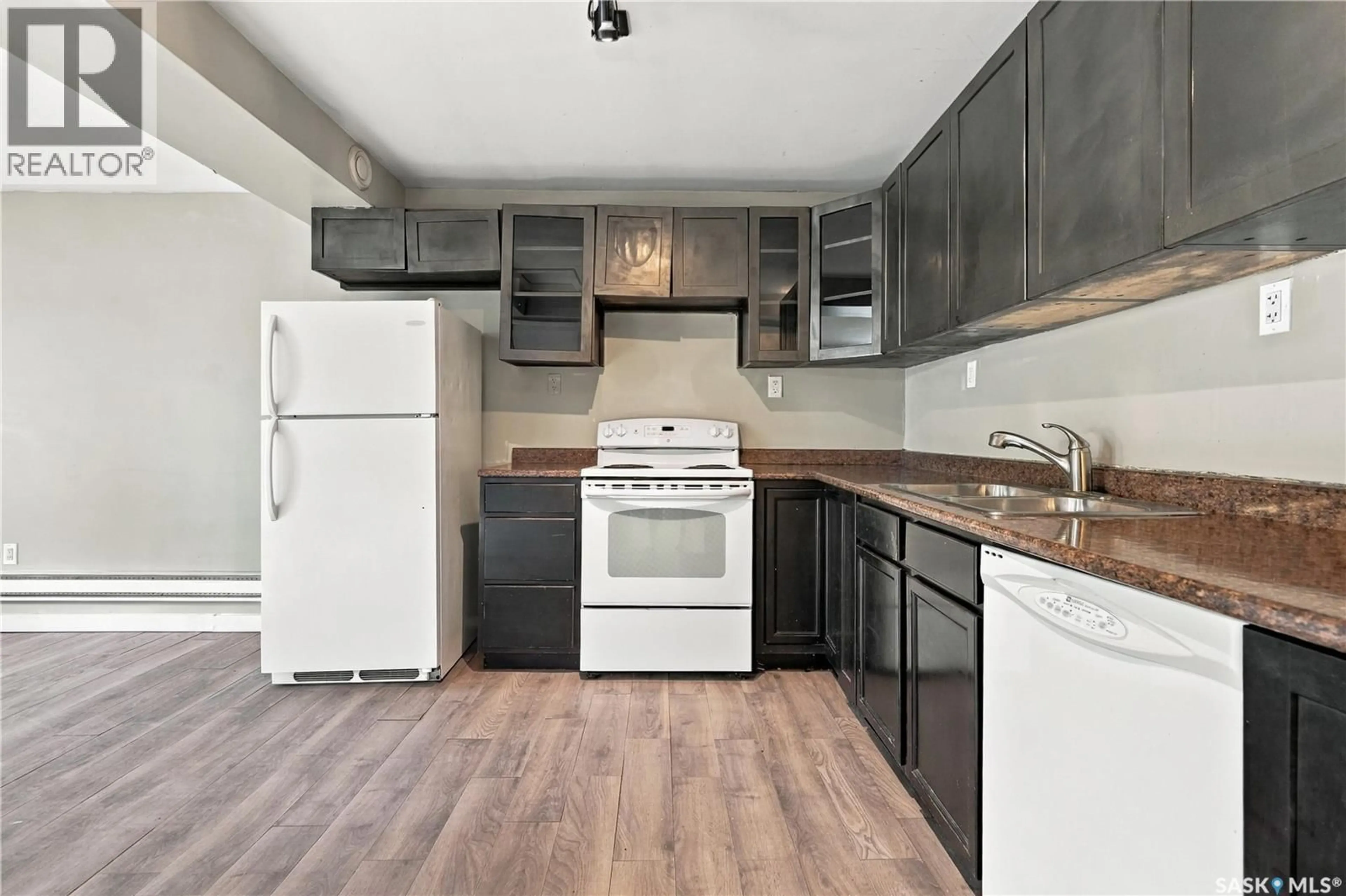 Standard kitchen, wood/laminate floor for 916 ATHOL STREET, Regina Saskatchewan S4T3B7