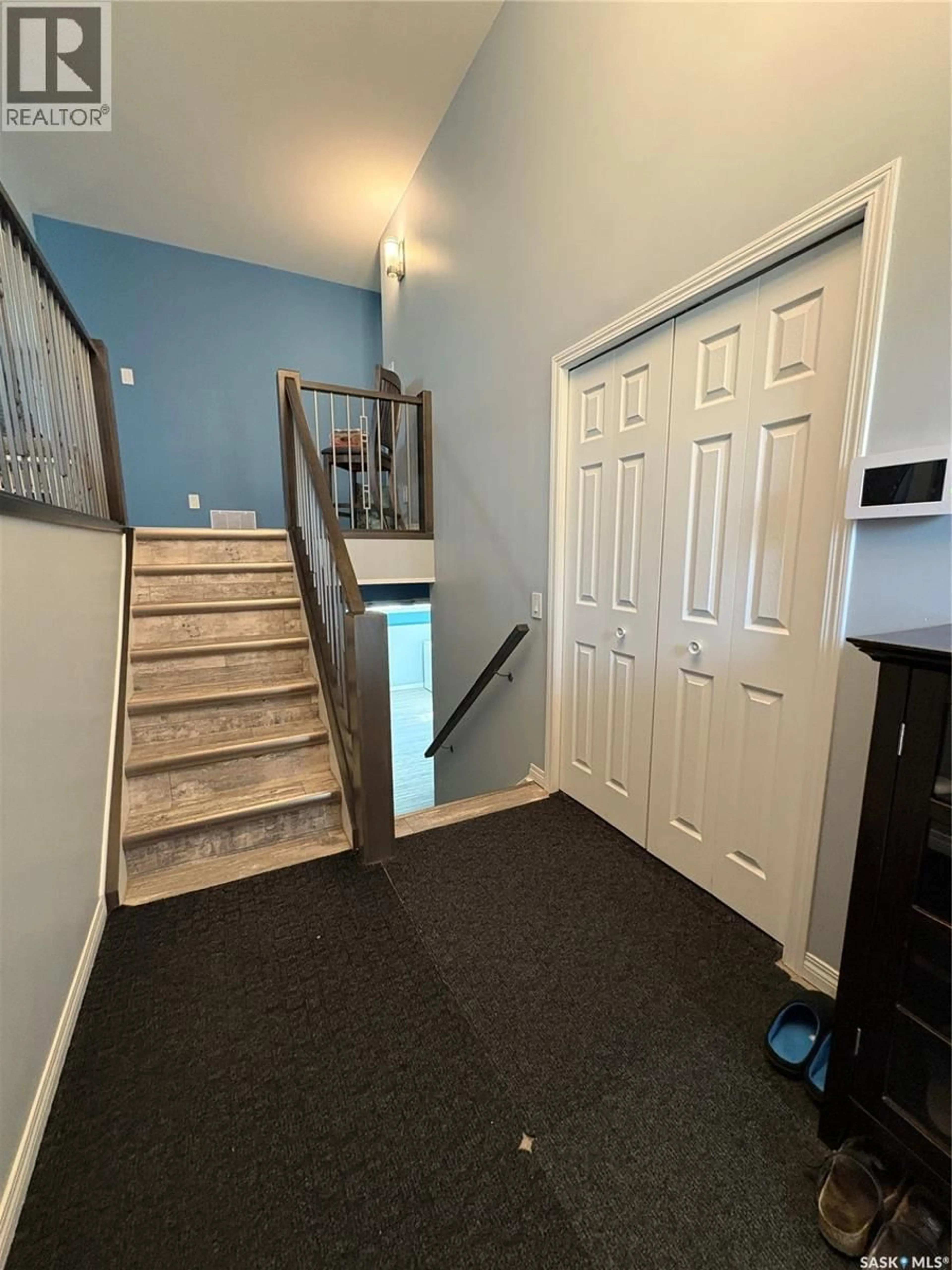 Indoor foyer for 535 LALOCHE ROAD, Saskatoon Saskatchewan S7K5G1