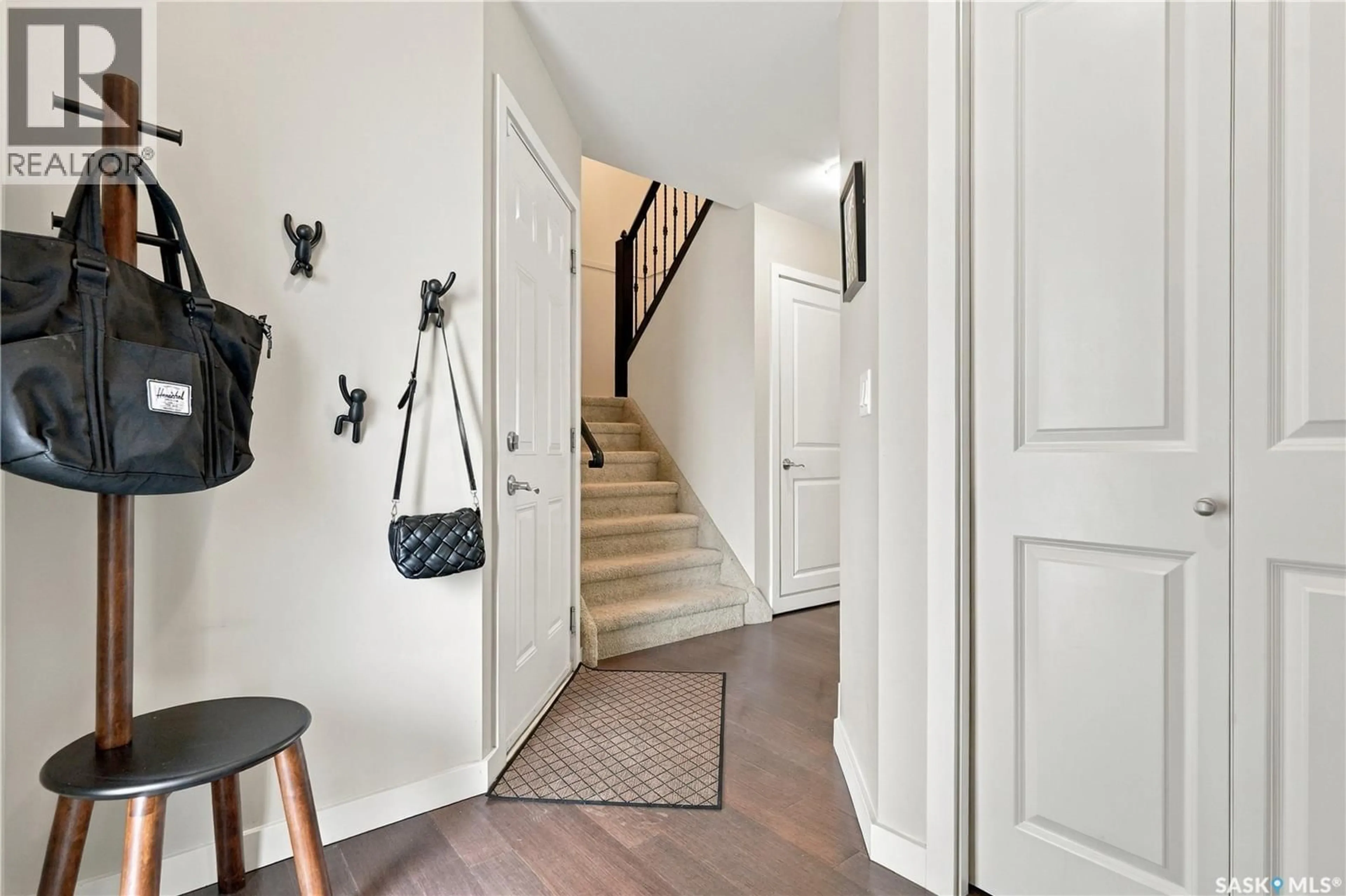 Indoor entryway for 203 - 410 LEDINGHAM WAY, Saskatoon Saskatchewan S7V0C4