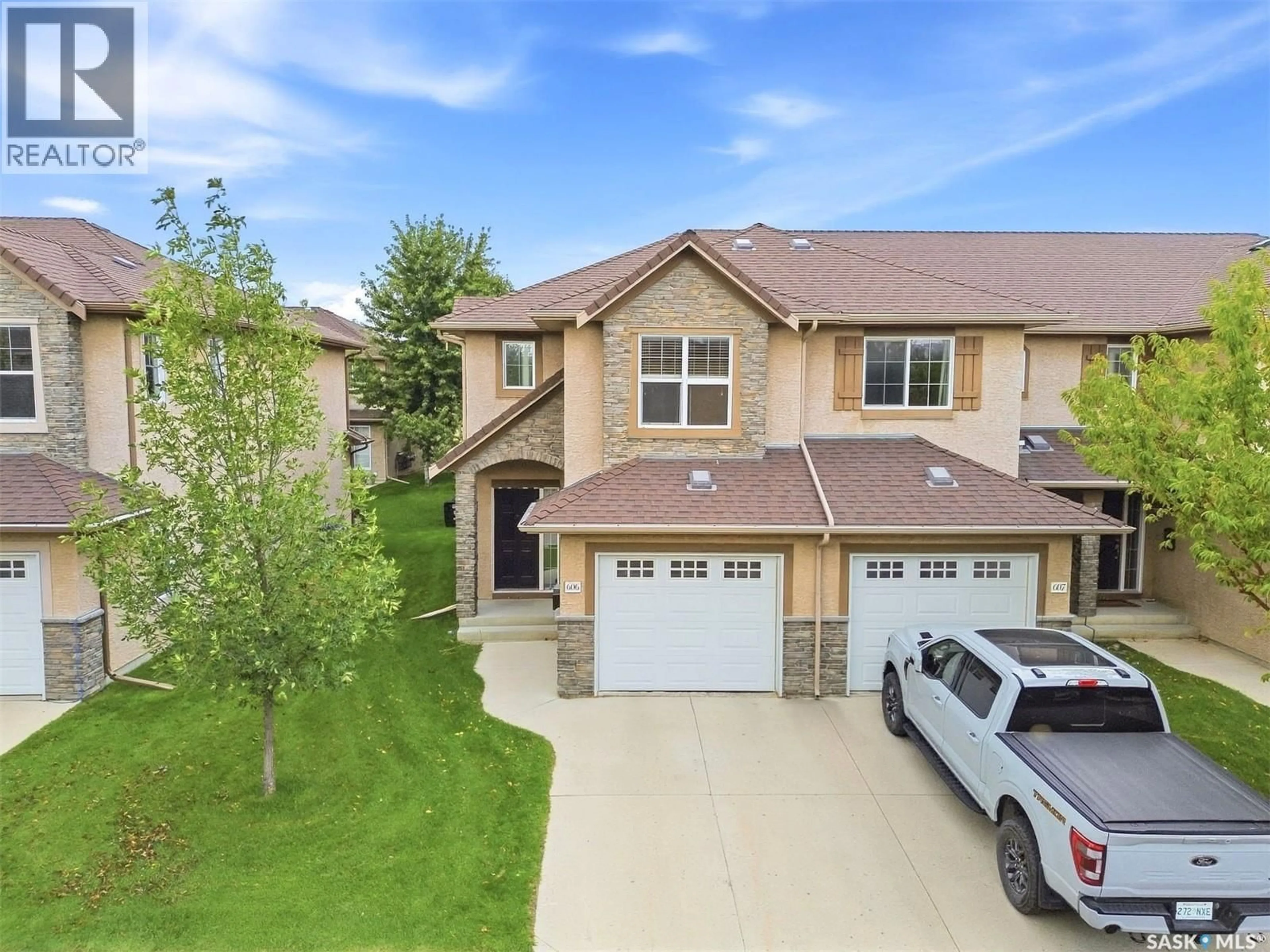 A pic from outside/outdoor area/front of a property/back of a property/a pic from drone, street for 710 - 606 GORDON ROAD, Saskatoon Saskatchewan S7T0J6