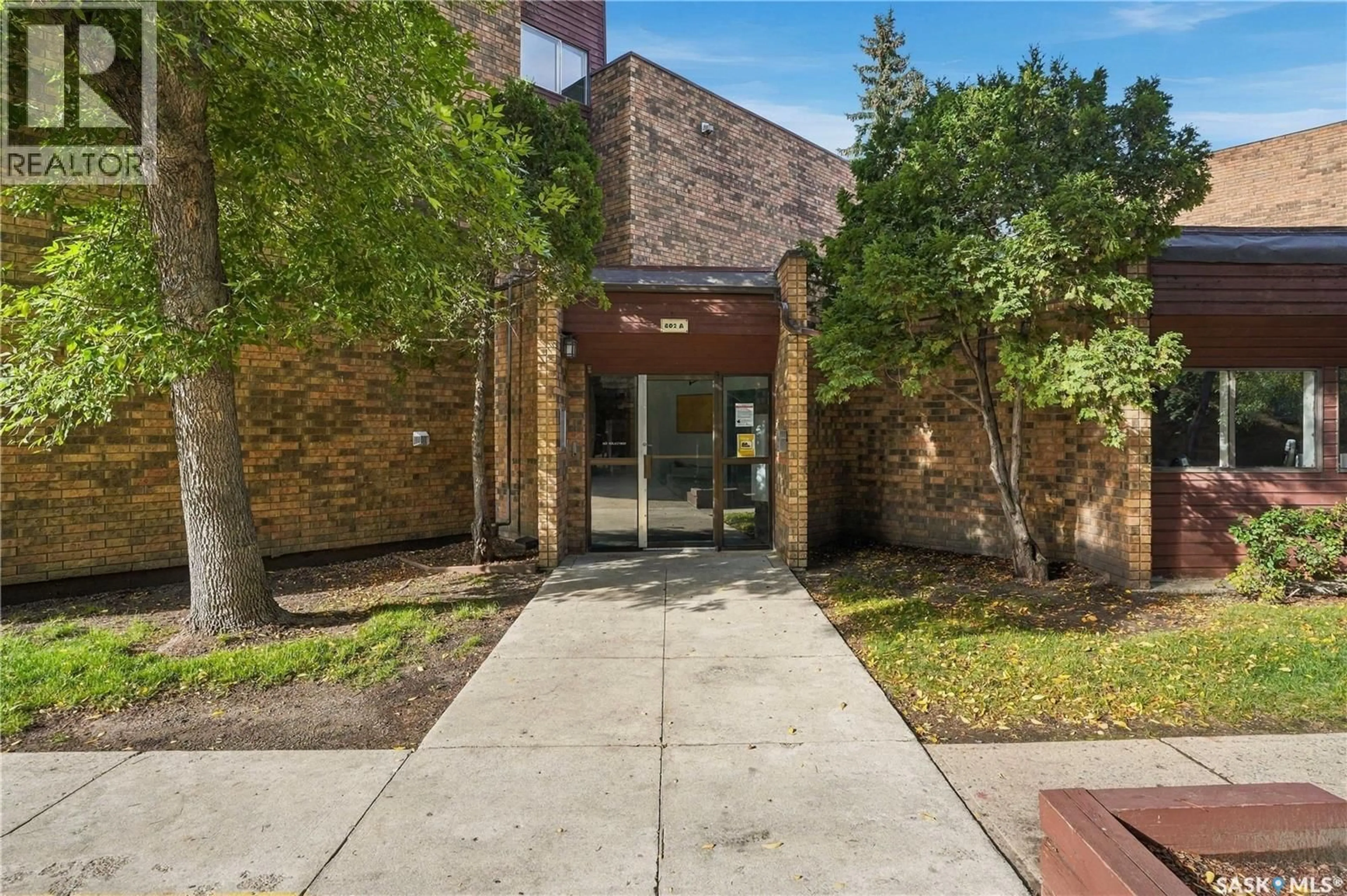 Indoor foyer for 802A - 305 KINGSMERE BOULEVARD, Saskatoon Saskatchewan S7J4B7