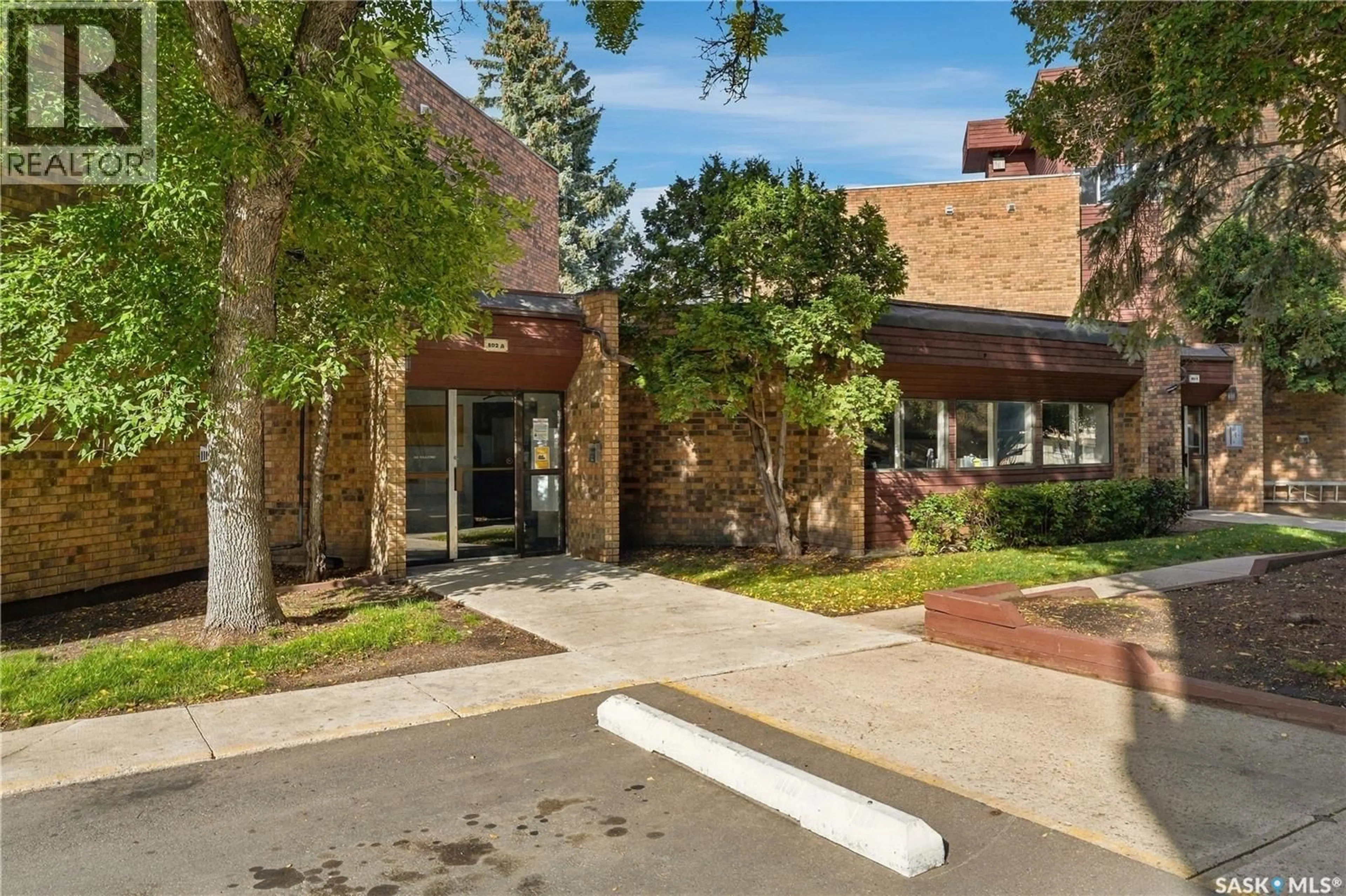 Indoor foyer for 802A - 305 KINGSMERE BOULEVARD, Saskatoon Saskatchewan S7J4B7