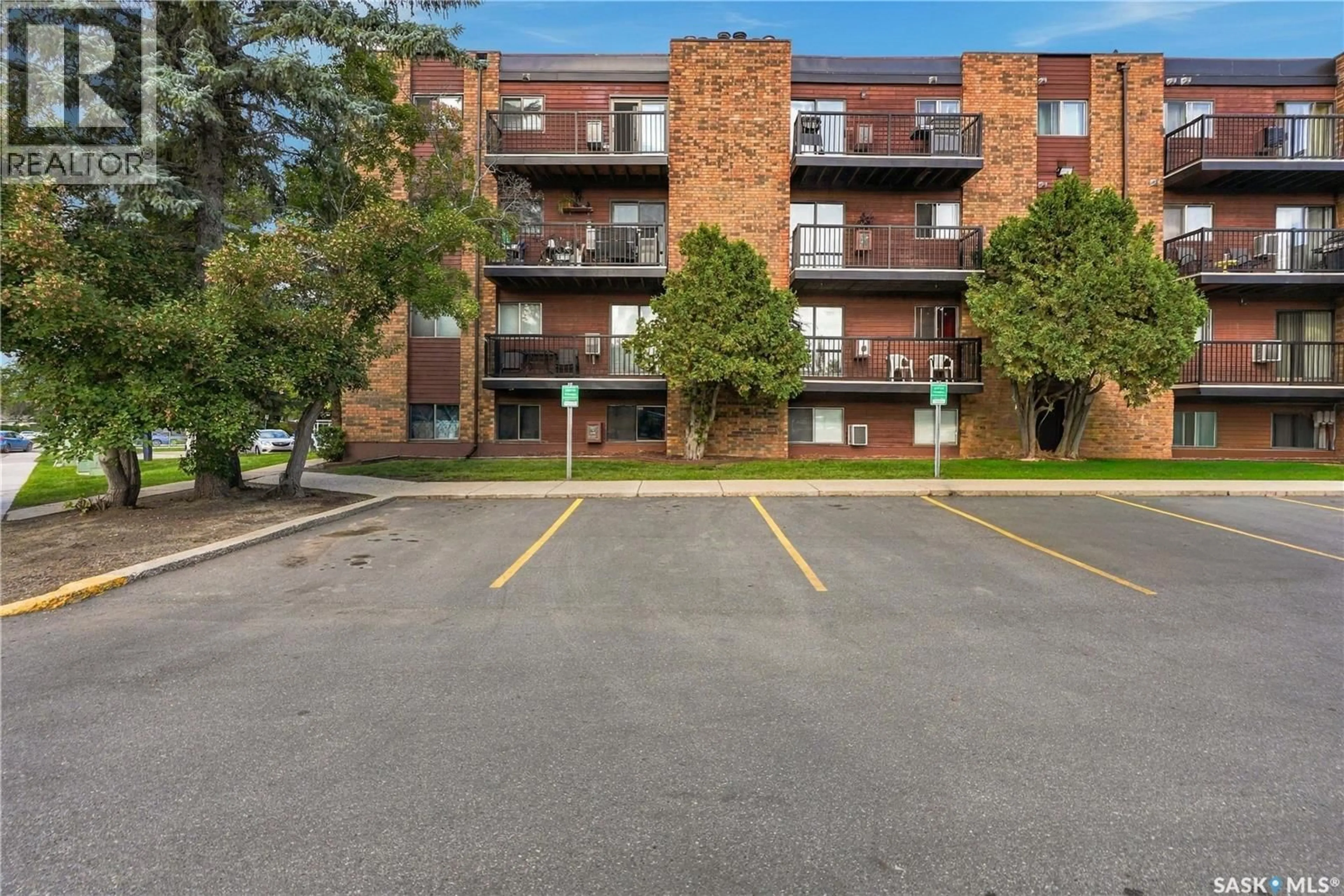 Patio, unknown for 802A - 305 KINGSMERE BOULEVARD, Saskatoon Saskatchewan S7J4B7