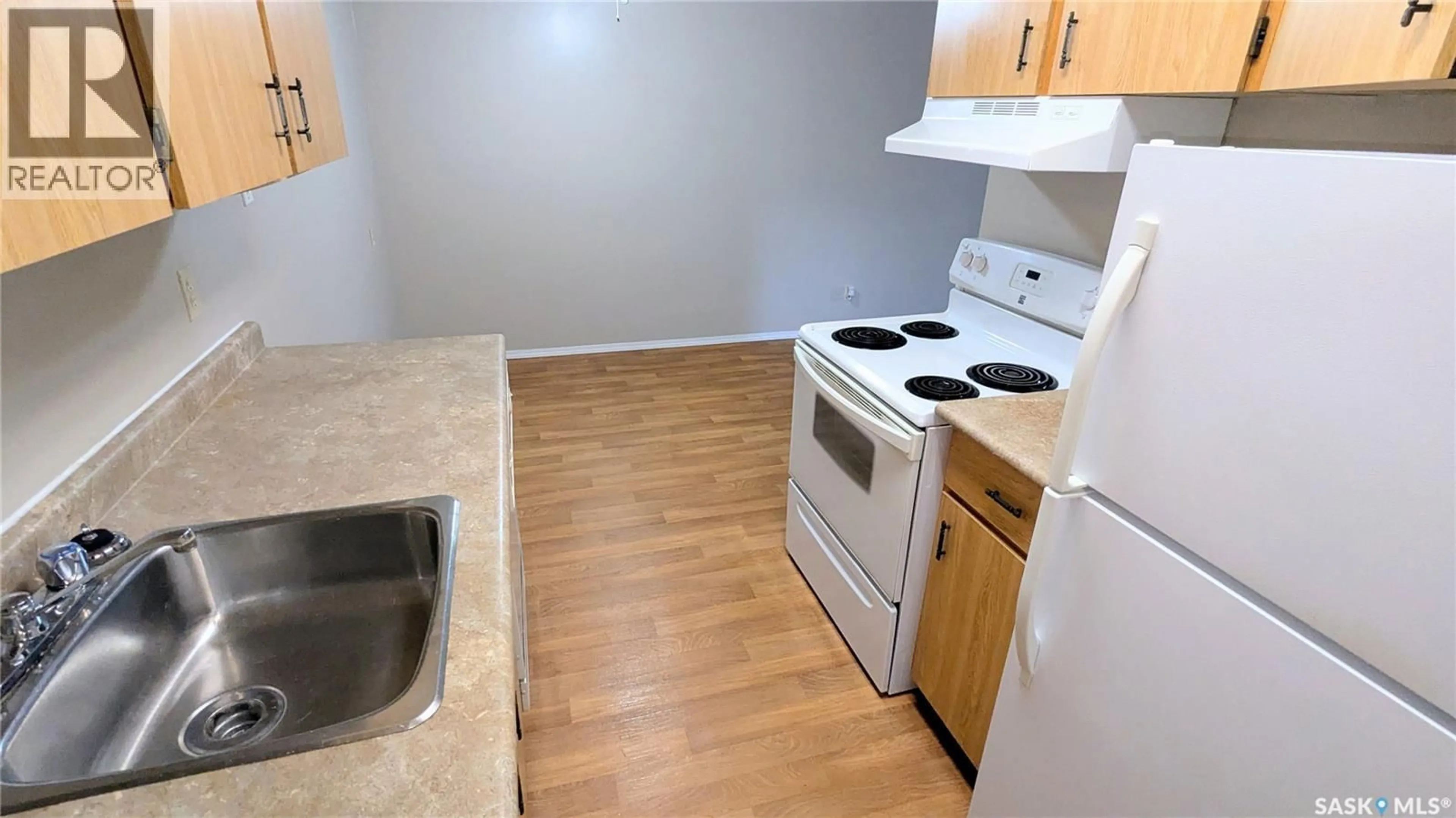 Standard kitchen, unknown for 310 - 631 STILLWATER DRIVE, Saskatoon Saskatchewan S7J4H7