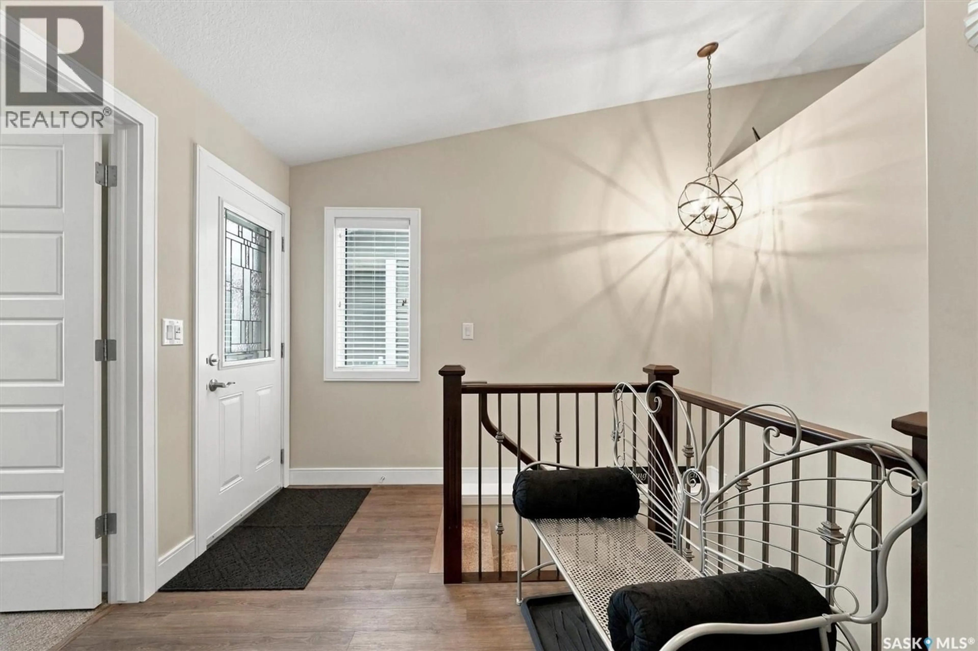 Indoor entryway for 13 - 3214 11TH STREET, Saskatoon Saskatchewan S7M5G3