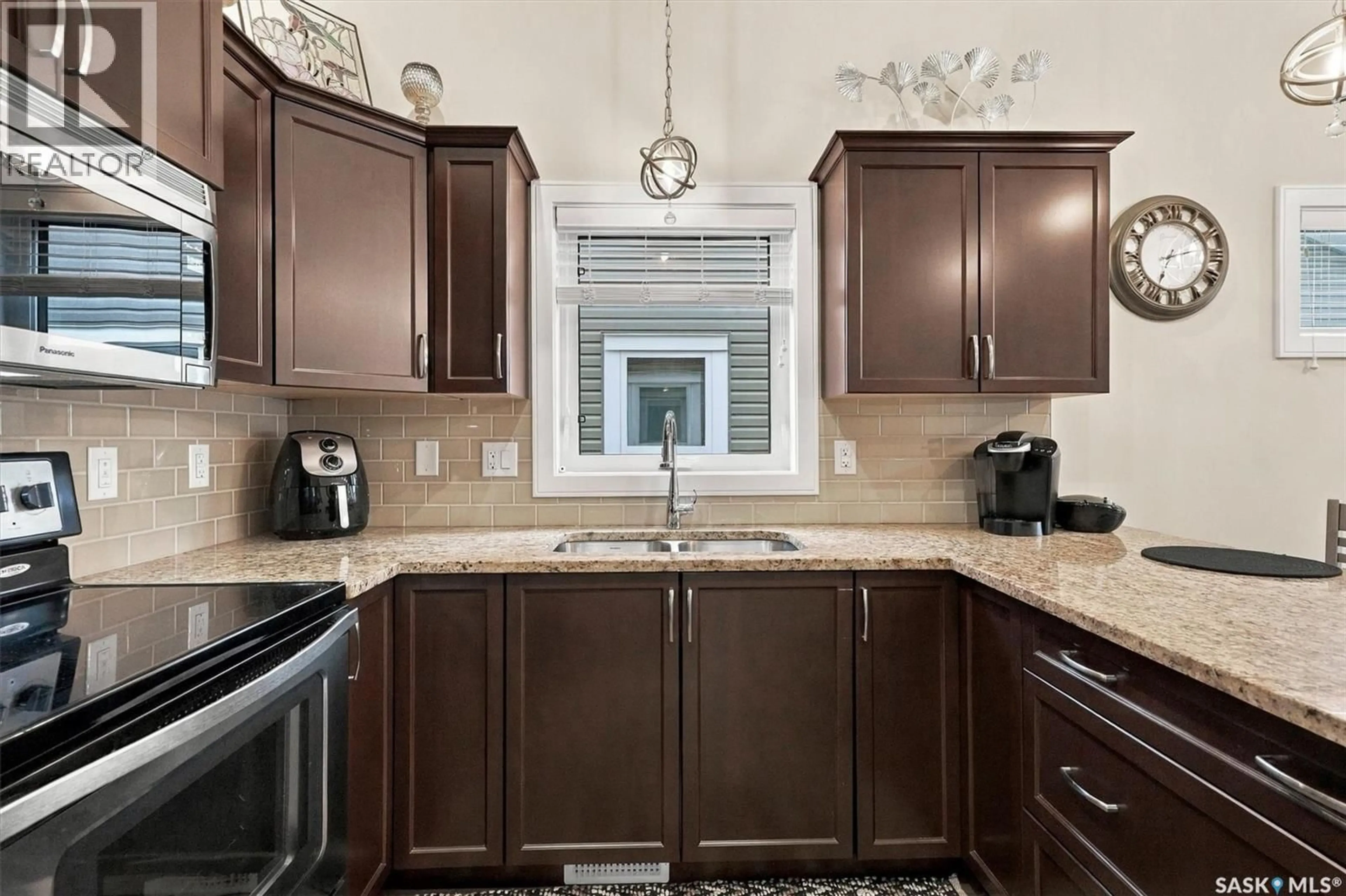 Open concept kitchen, ceramic/tile floor for 13 - 3214 11TH STREET, Saskatoon Saskatchewan S7M5G3