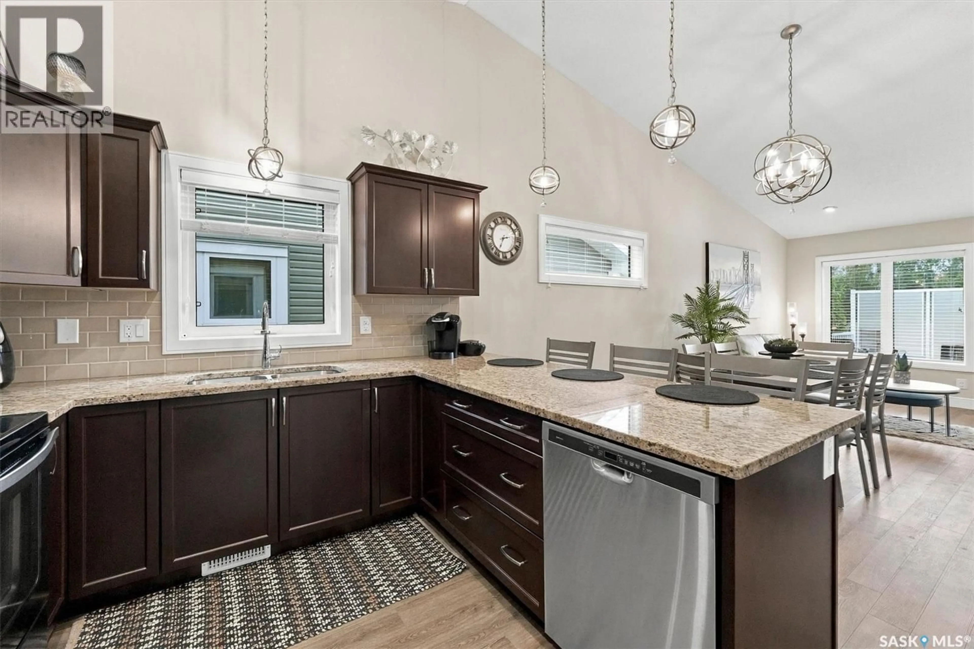 Open concept kitchen, ceramic/tile floor for 13 - 3214 11TH STREET, Saskatoon Saskatchewan S7M5G3