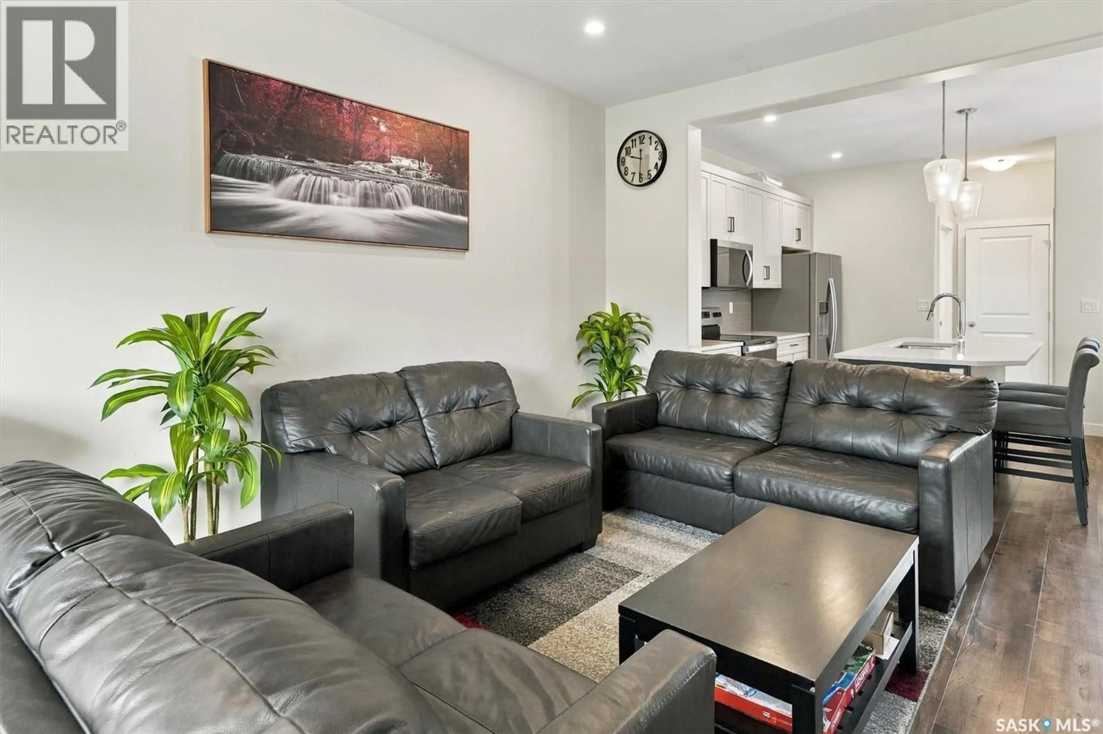 Living room with furniture, unknown for 661 FEHEREGYHAZI BOULEVARD, Saskatoon Saskatchewan S7W0Z4