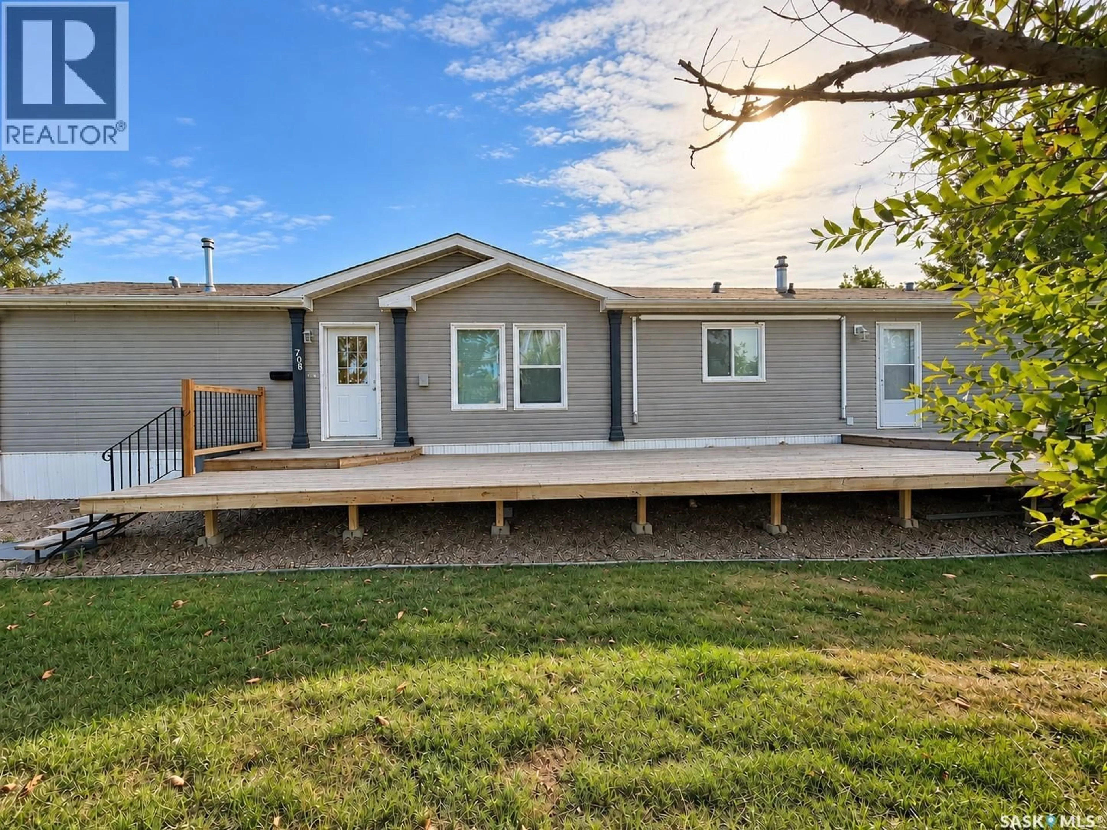 Home with vinyl exterior material, street for 70A PRAIRIE SUN COURT, Swift Current Saskatchewan S9H3X6
