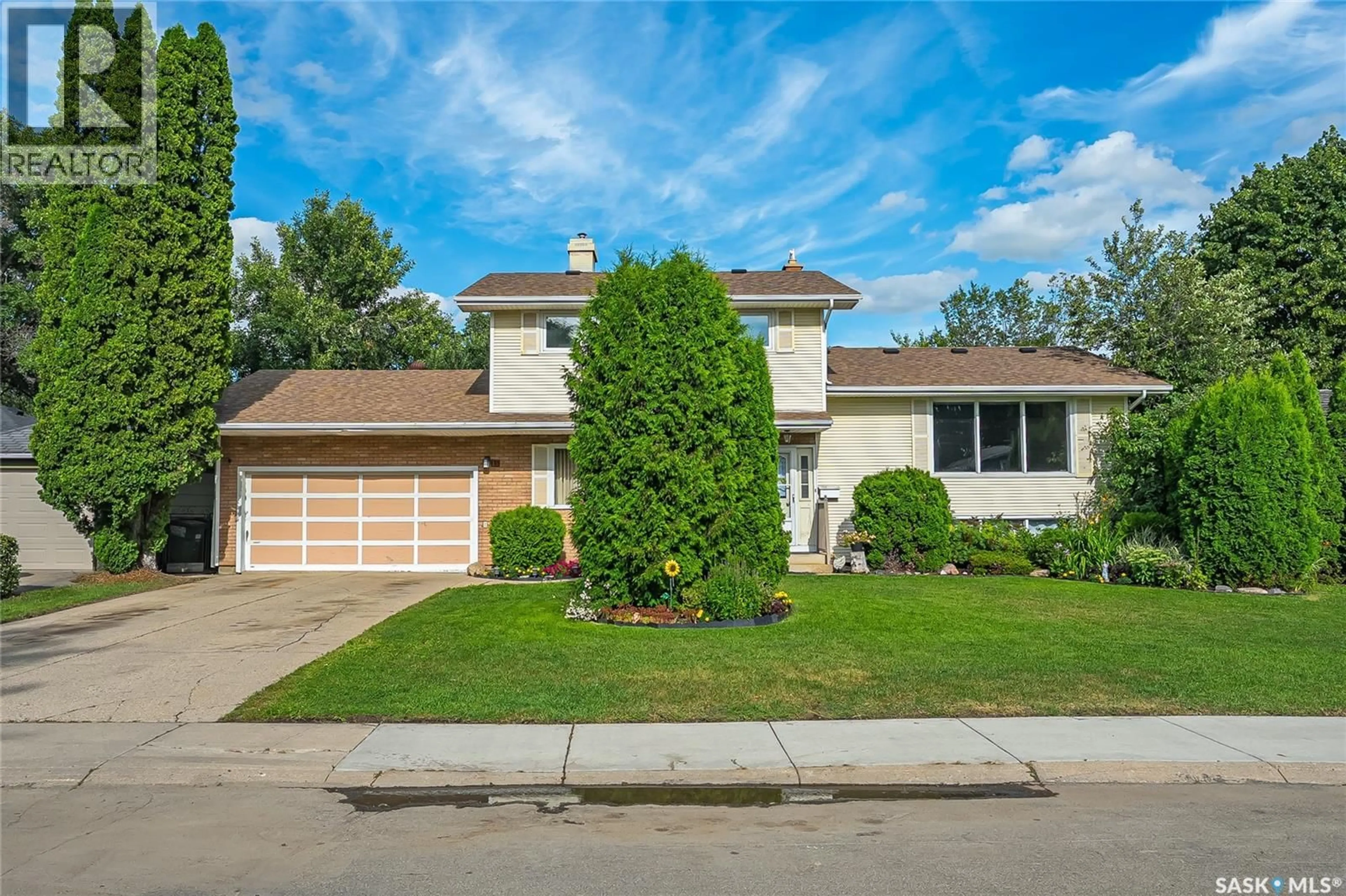 Home with vinyl exterior material, street for 15 HARVARD CRESCENT, Saskatoon Saskatchewan S7H3R2