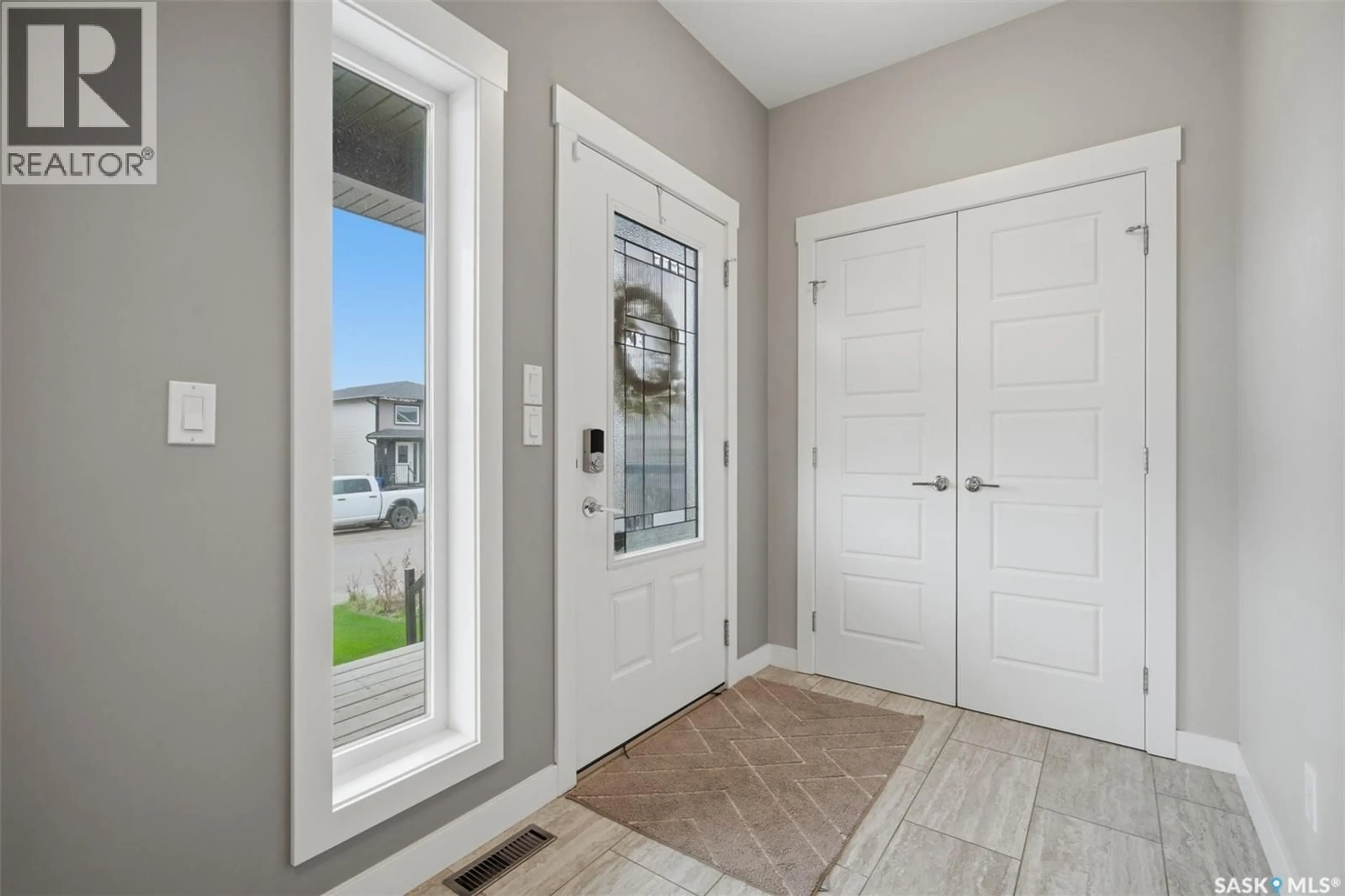 Indoor entryway for 306 BENTLEY LANE, Saskatoon Saskatchewan S7L6L3