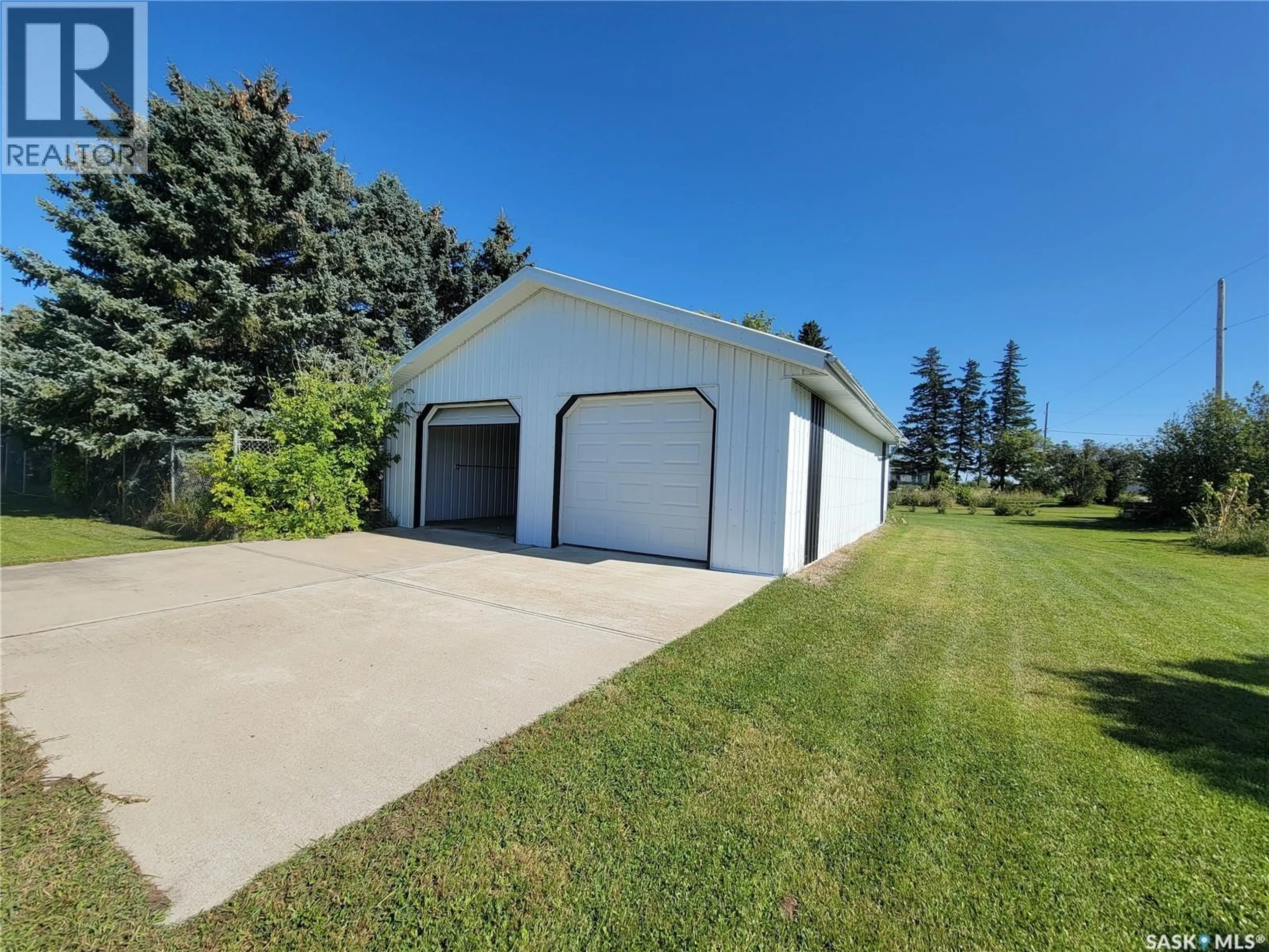 Indoor garage for 200 & 202 SASKATCHEWAN AVENUE, Tramping Lake Saskatchewan S0K4H0