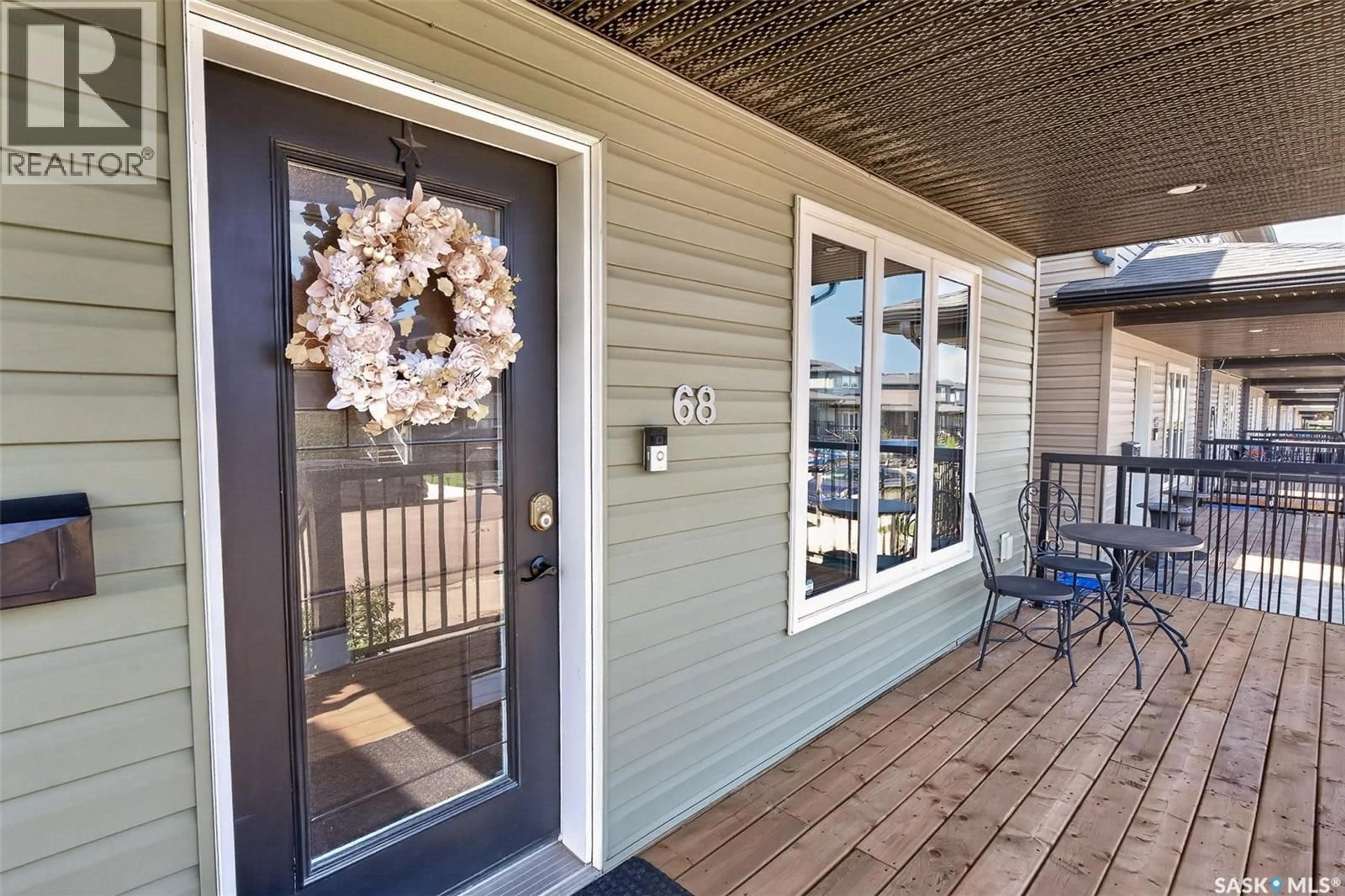 Indoor entryway for 68 BRIGHAM ROAD, Moose Jaw Saskatchewan S6K0A7