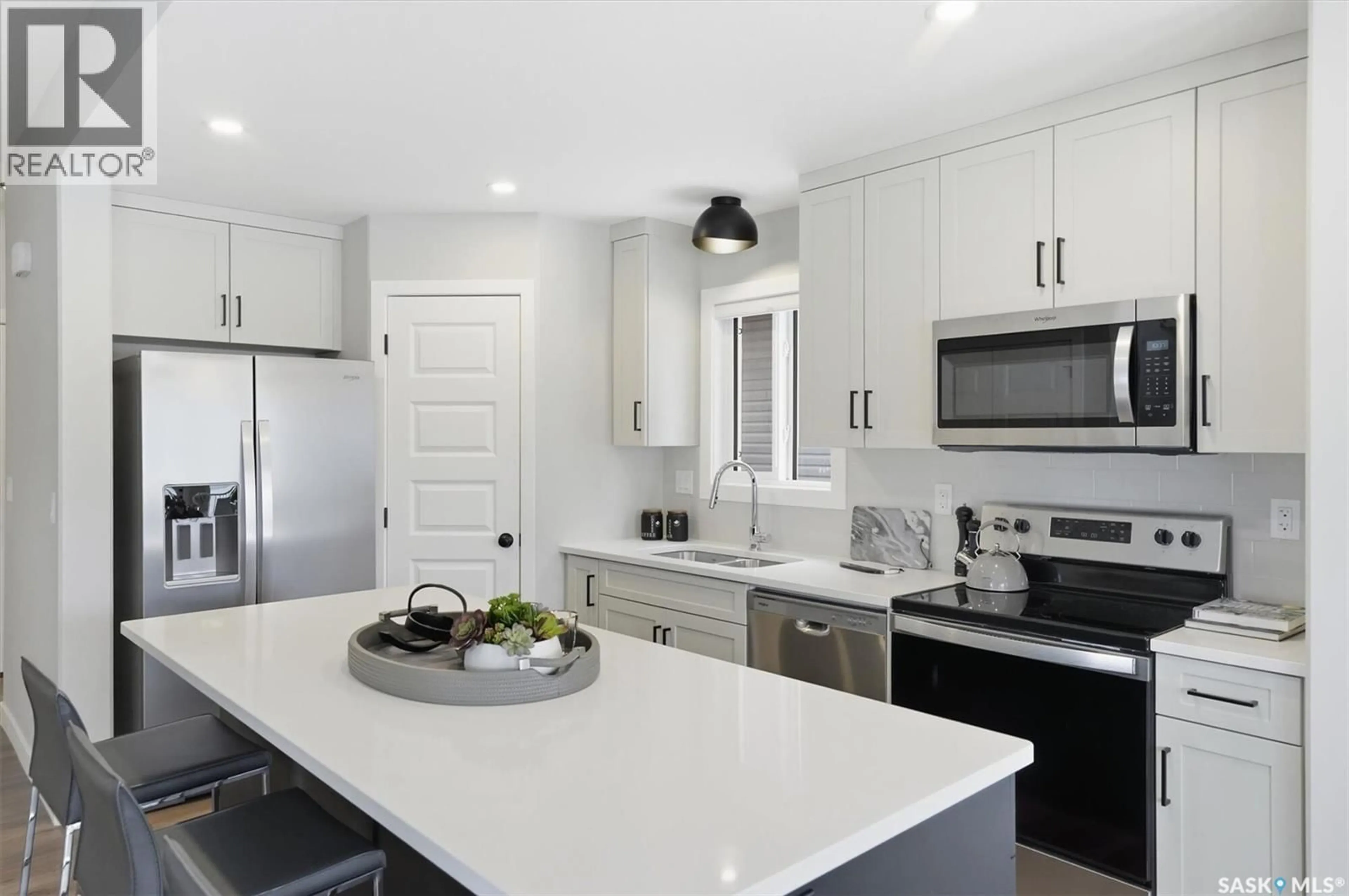Contemporary kitchen, ceramic/tile floor for 1262 YUEL WAY, Saskatoon Saskatchewan S7W1N9
