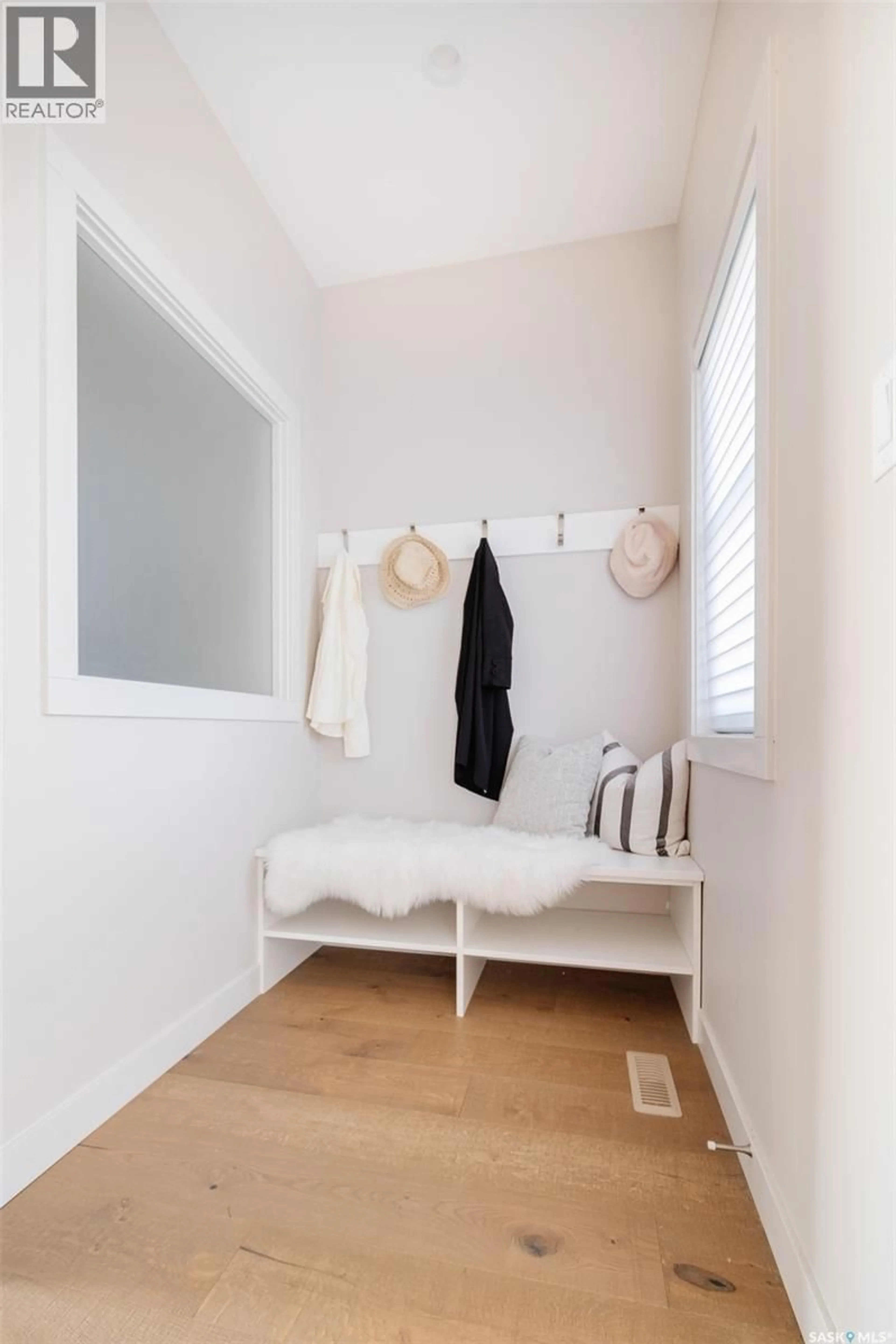Indoor entryway for 4321 CHUKA DRIVE, Regina Saskatchewan S4V3H8