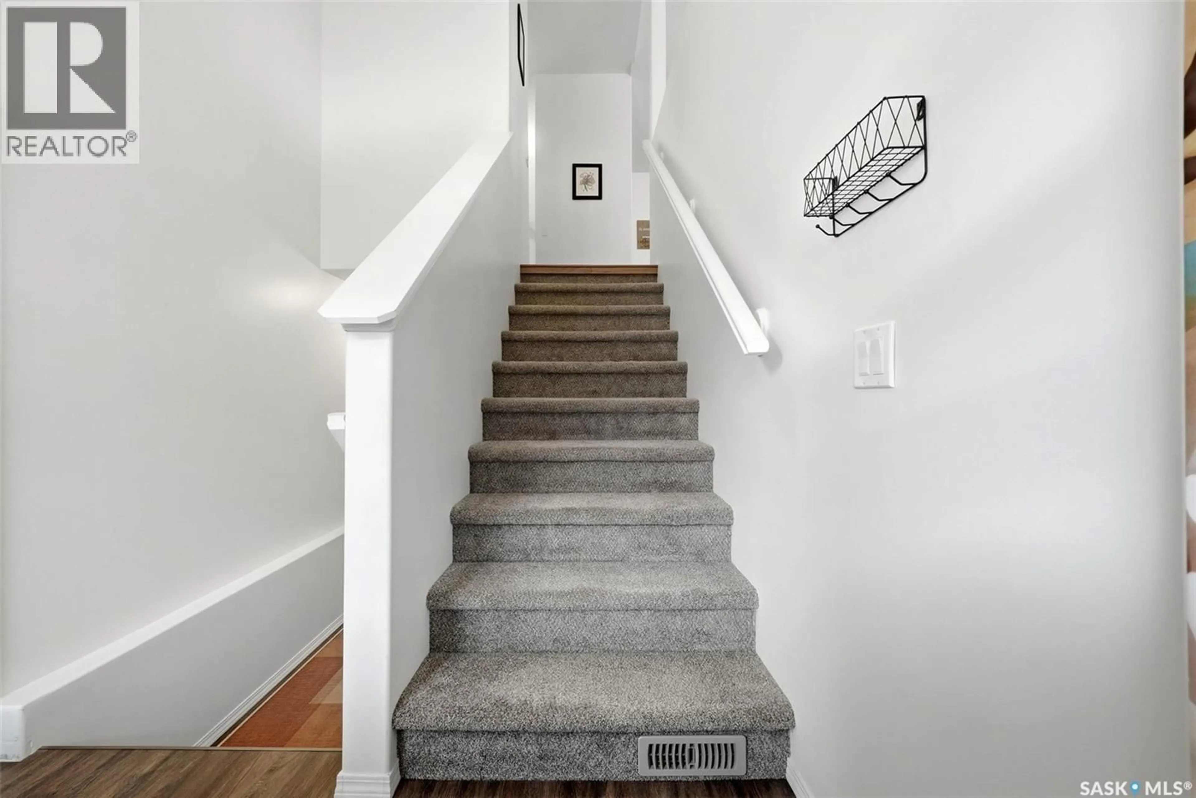 Stairs for 51 4425 NICURITY DRIVE, Regina Saskatchewan S4X0E6