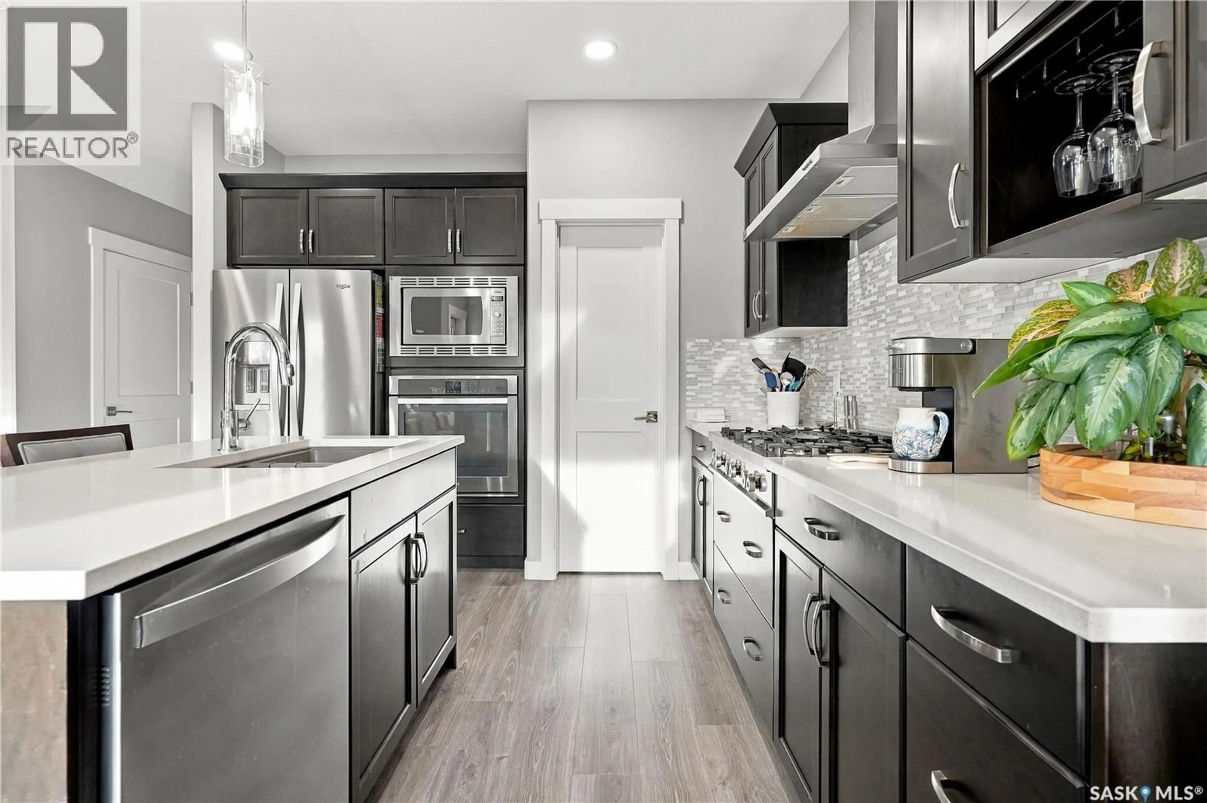 Contemporary kitchen, ceramic/tile floor for 8113 BARLEY CRESCENT, Regina Saskatchewan S4Y0E7